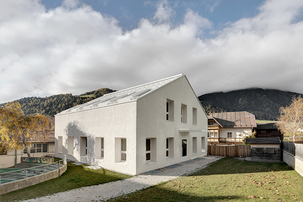 PEDEVILLA ARCHITECTS . - Kindergarten Niederrasen (I)