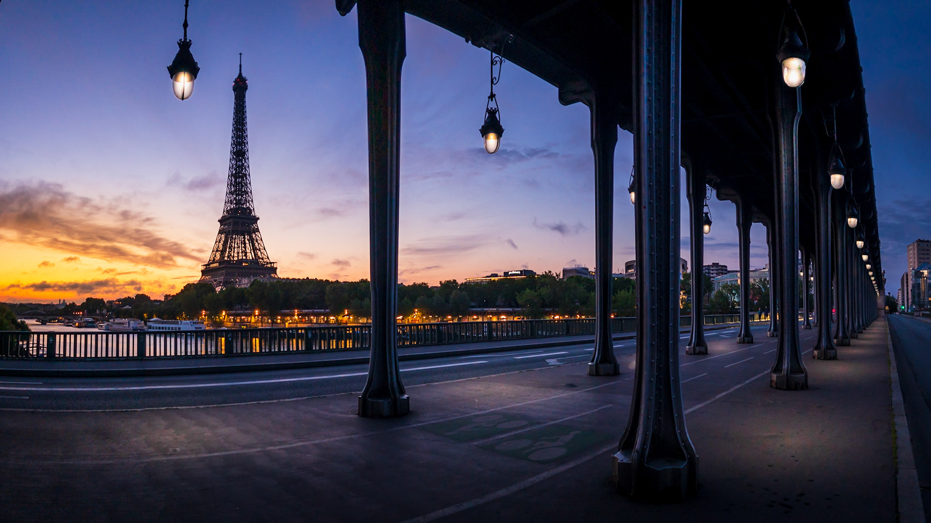 Pont Bir de Hakeim, Paris Jun-19