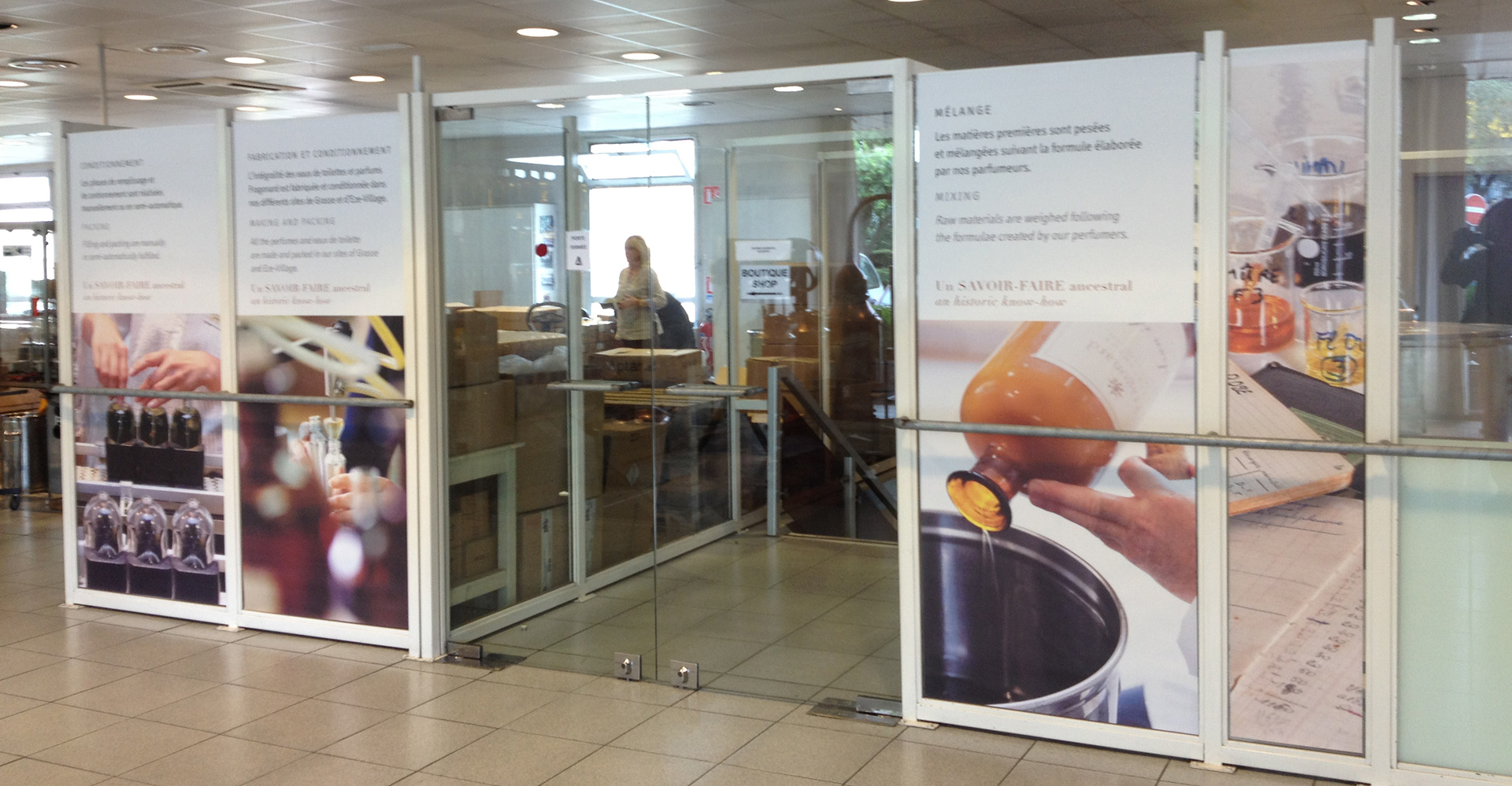 Adhésif mat sur vitres intérieures