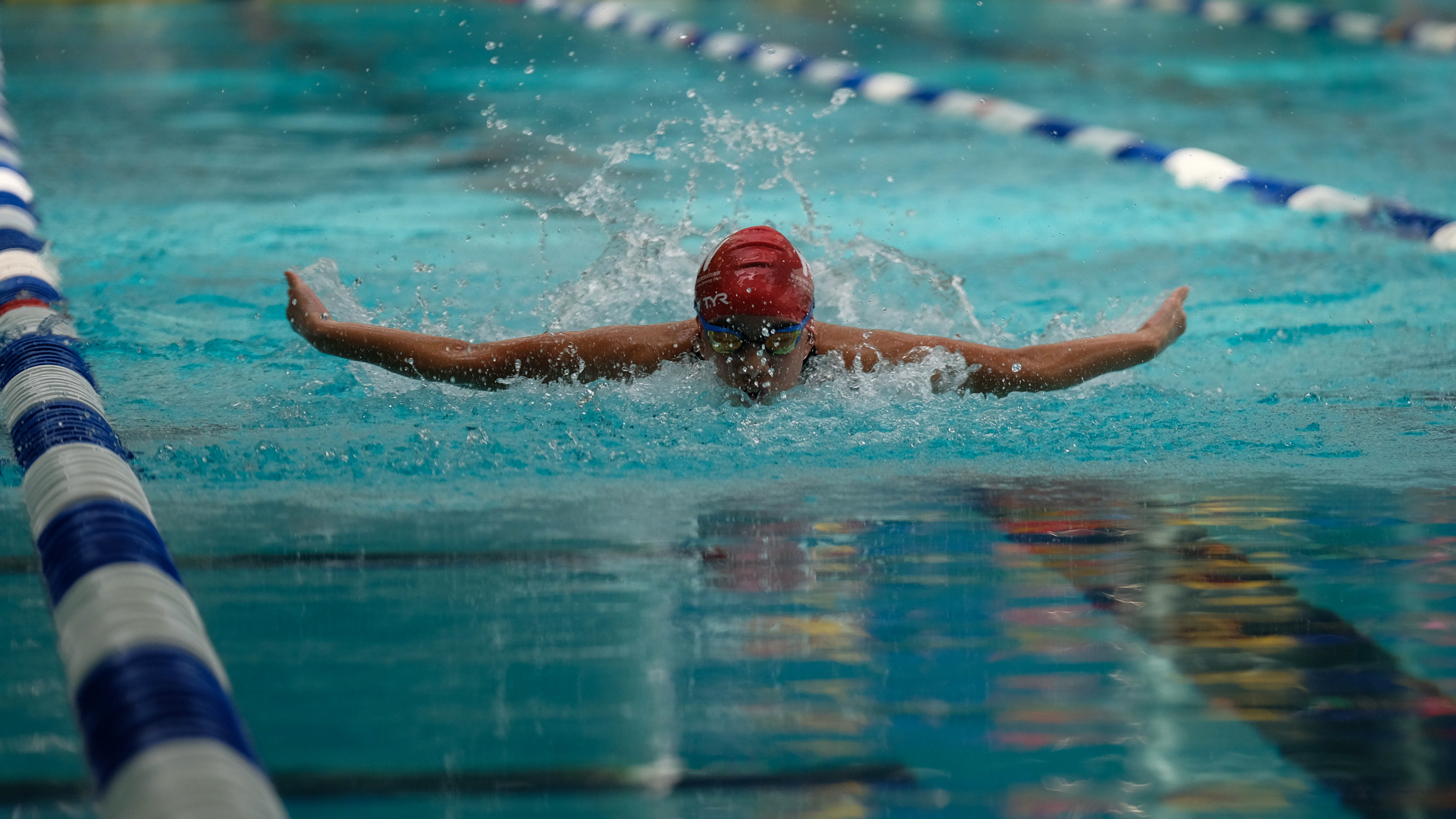 Swimming перевод на русский. Хобби плавание. Хобби плавание в бассейне. Мой любимый вид спорта плавание. Мое хобби - спорт плавание.