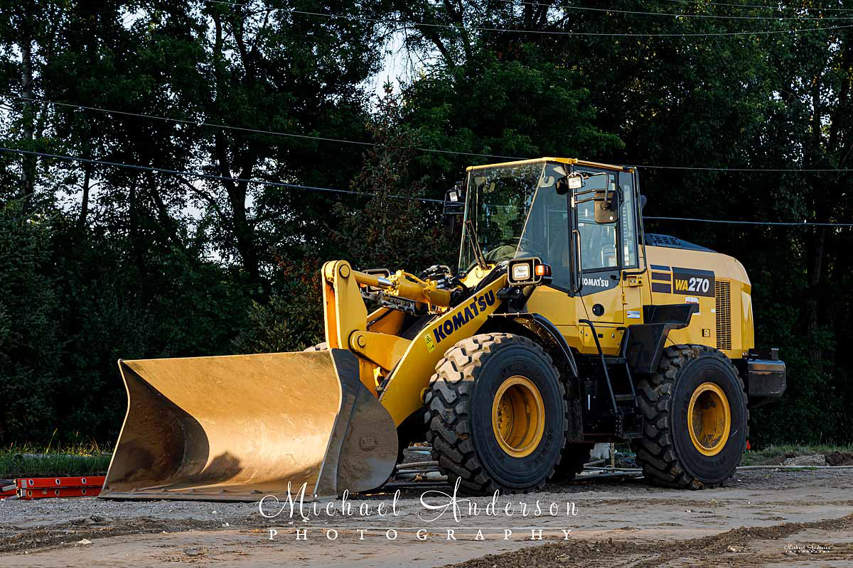Photo of a Komatsu WA270-8 front loader.