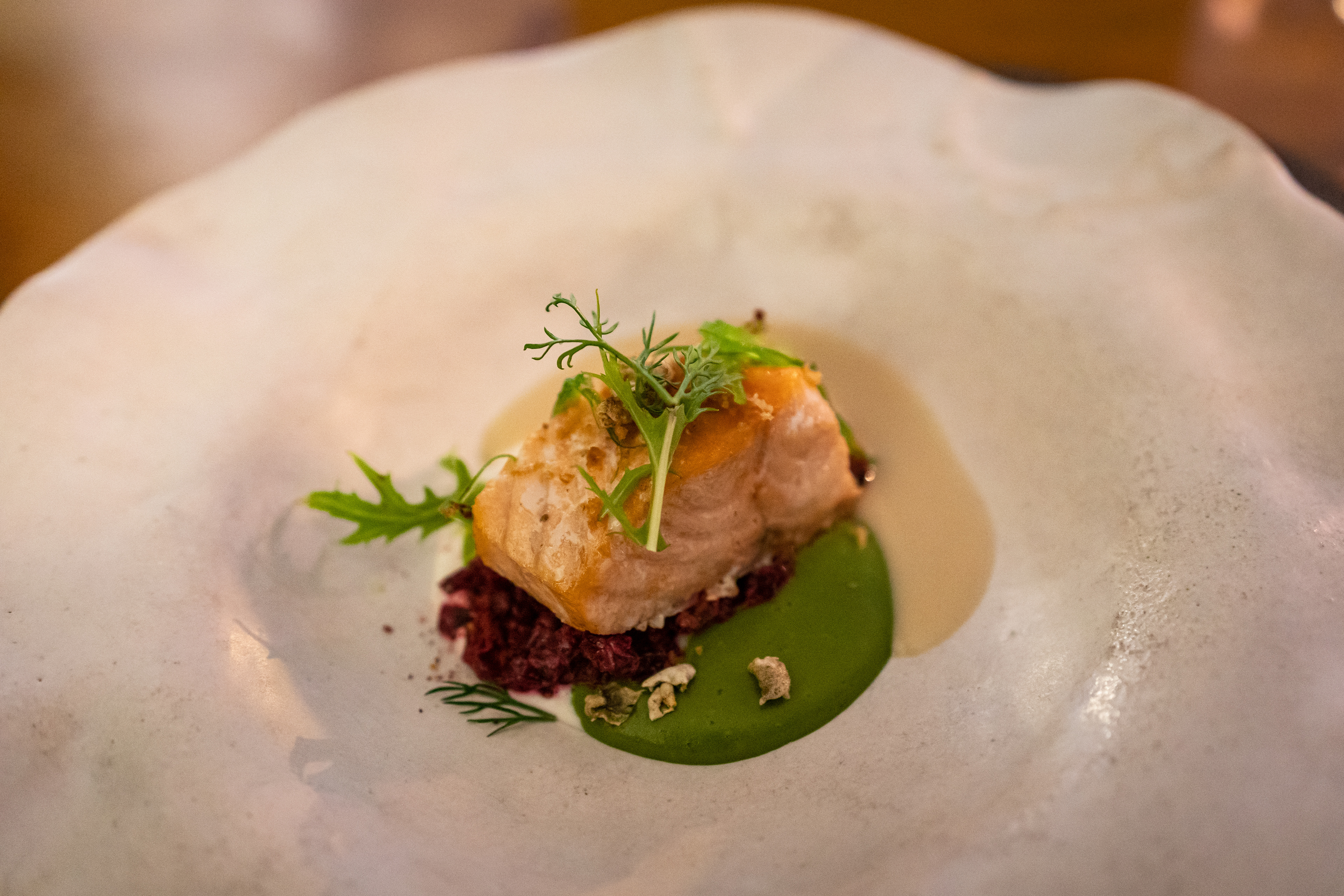 Salmon, beetroot tartare, herb puree, macadamia sauce - Adrián Quetglas, Mallorica