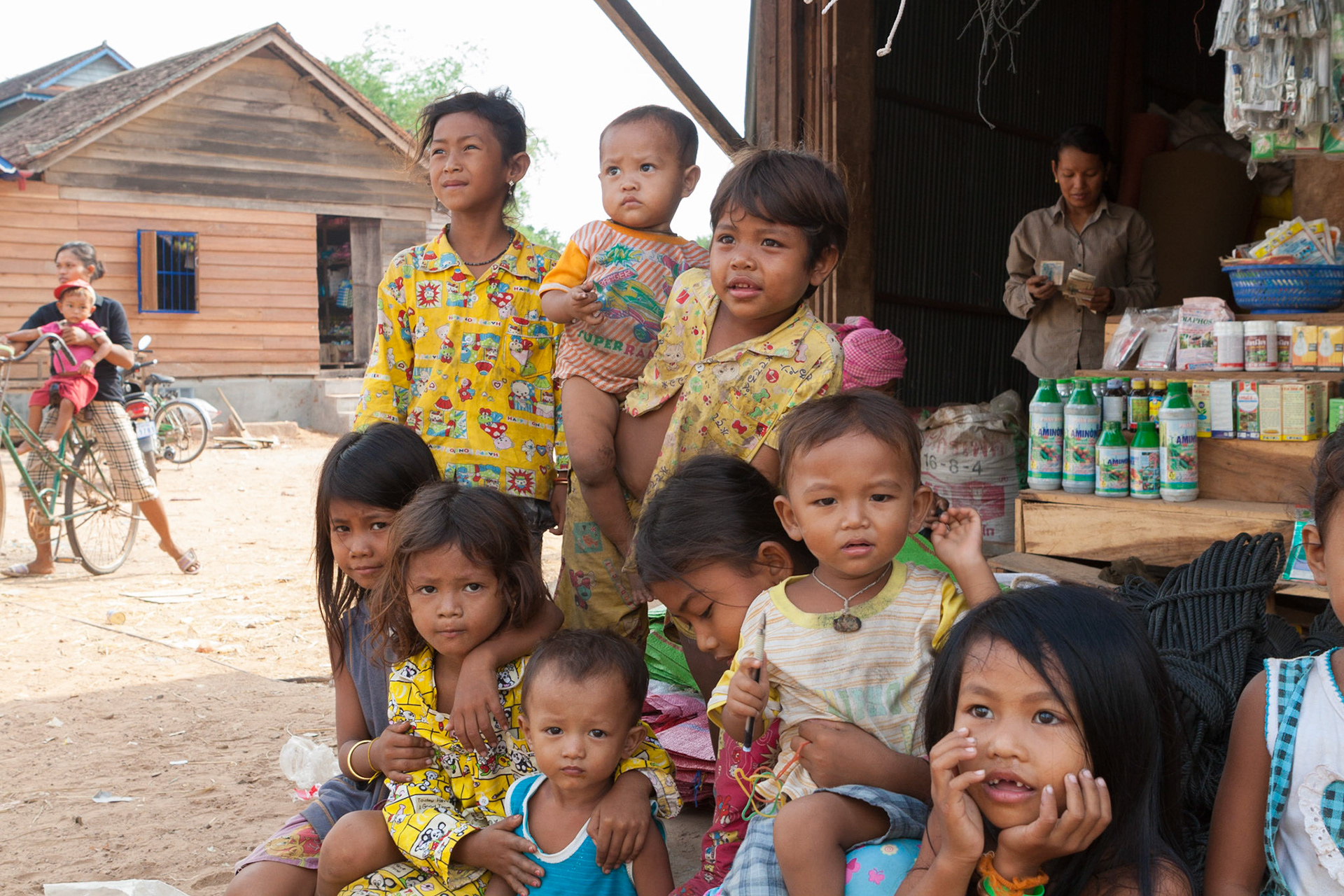 Children at a market on the way to Tonle Sap Lake