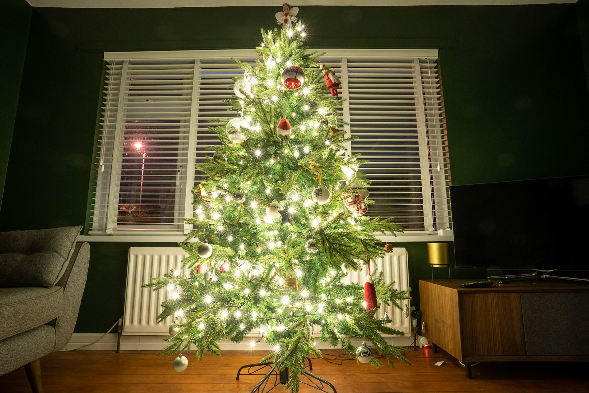 Finally had time to get the Christmas tree up :)