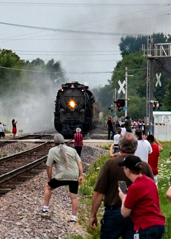 Big Boy approaches - Milwaukee WI  July 2019