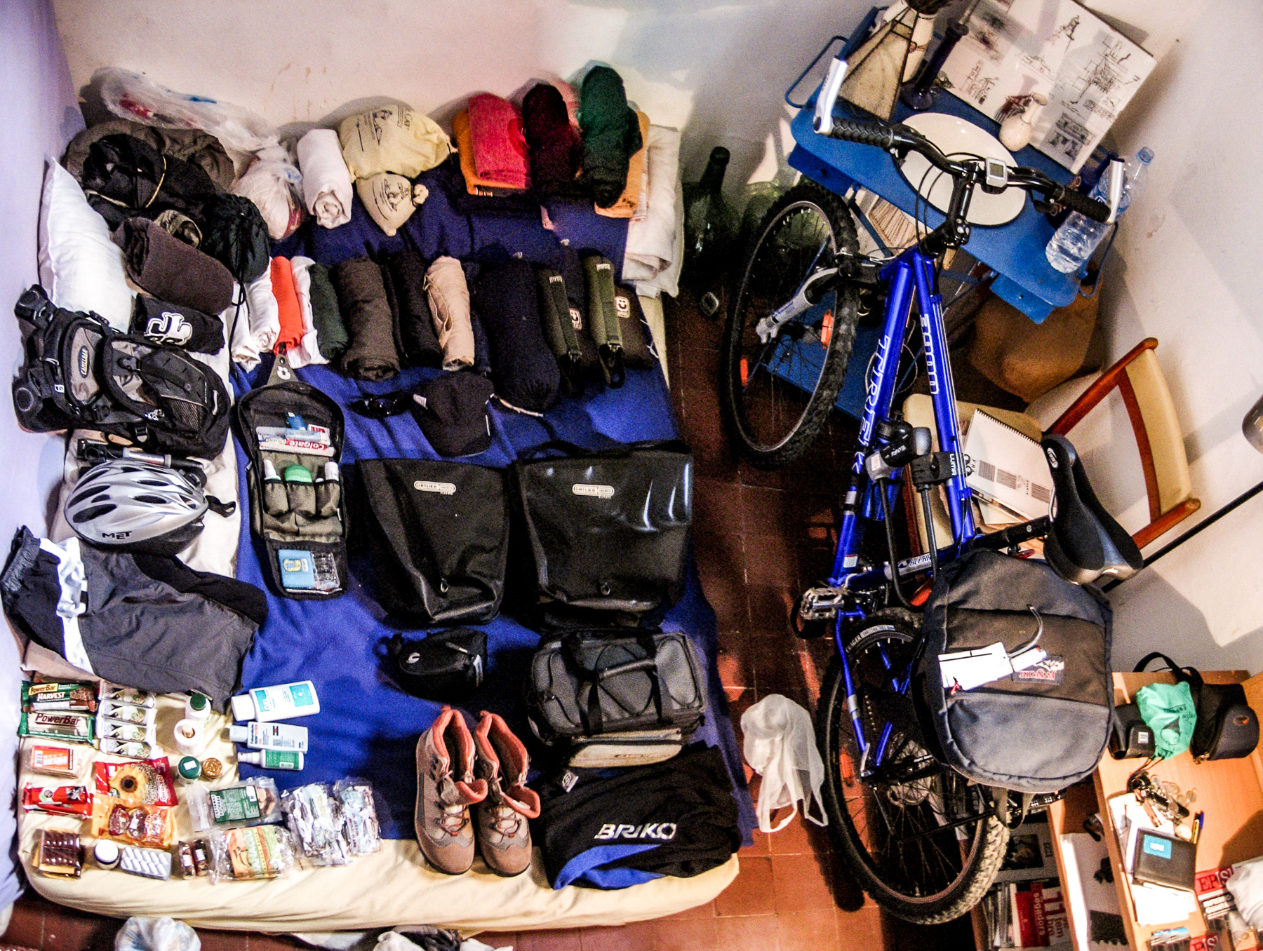 todo equipamento e roupas que levei na bici.