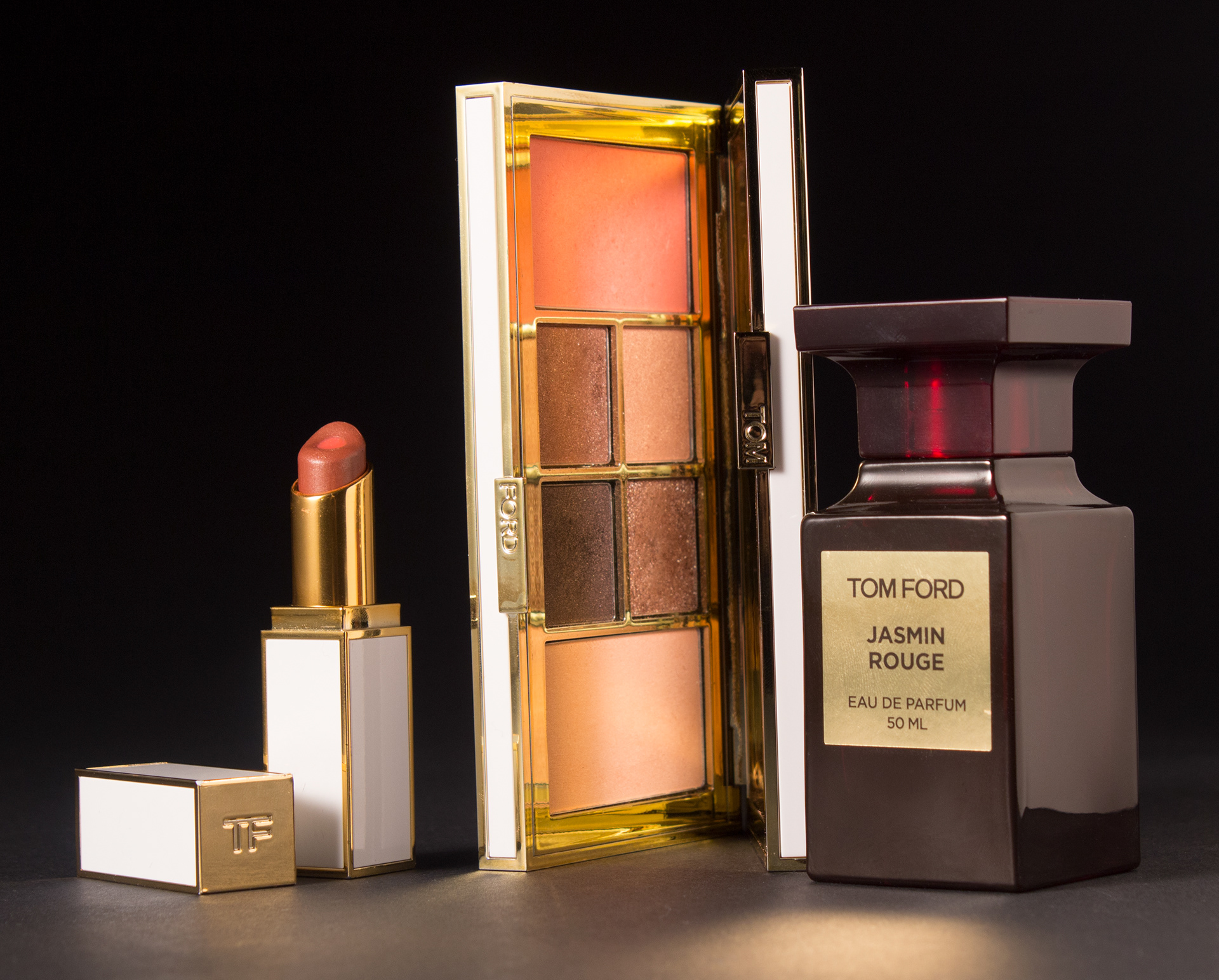 Том форд золото. Бутик Tom Ford. Tom Ford duxiy. Tom Ford Home. Tom Ford Paris.