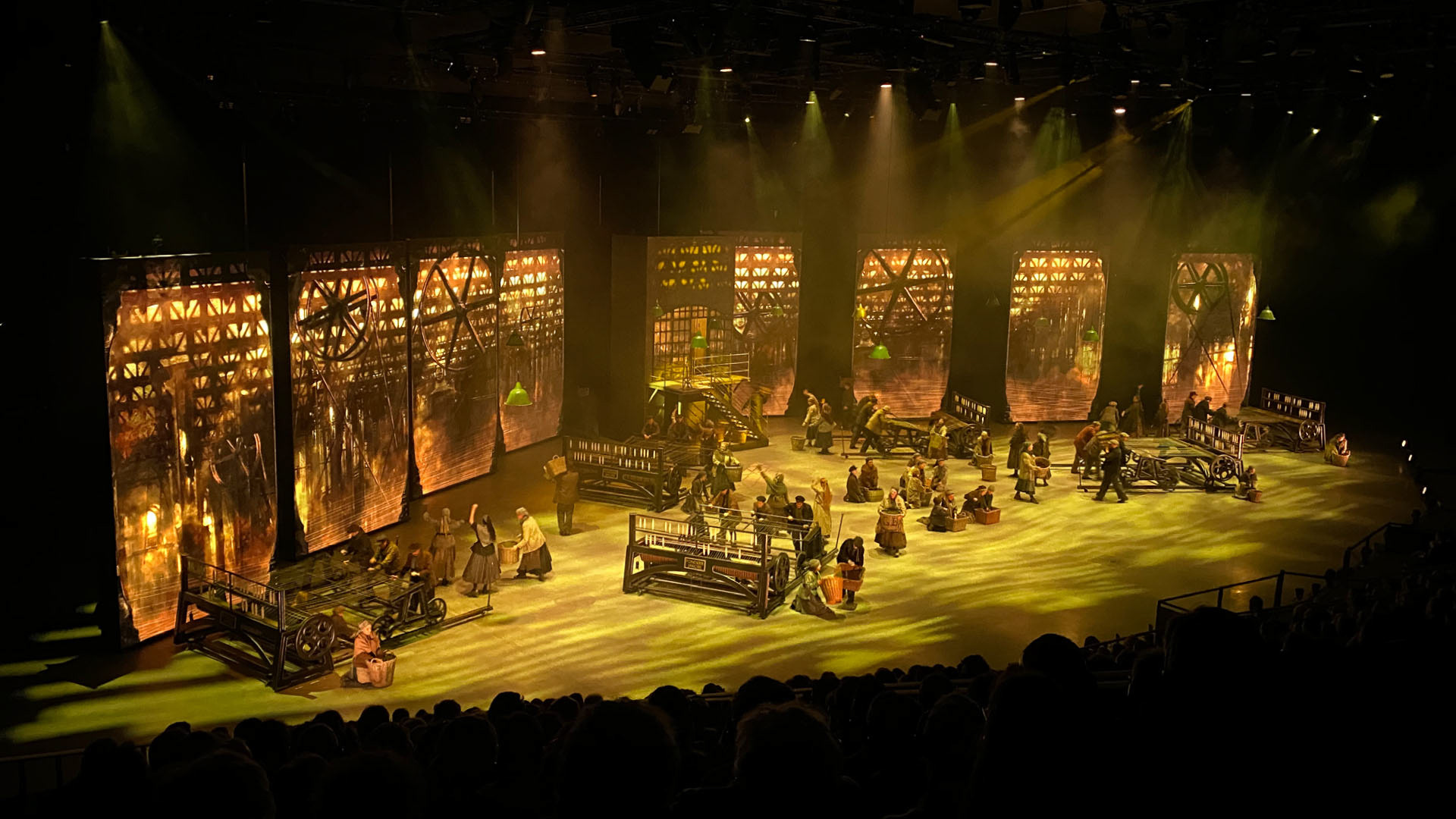 Daens-Musical Inside Factory -Dream scene
