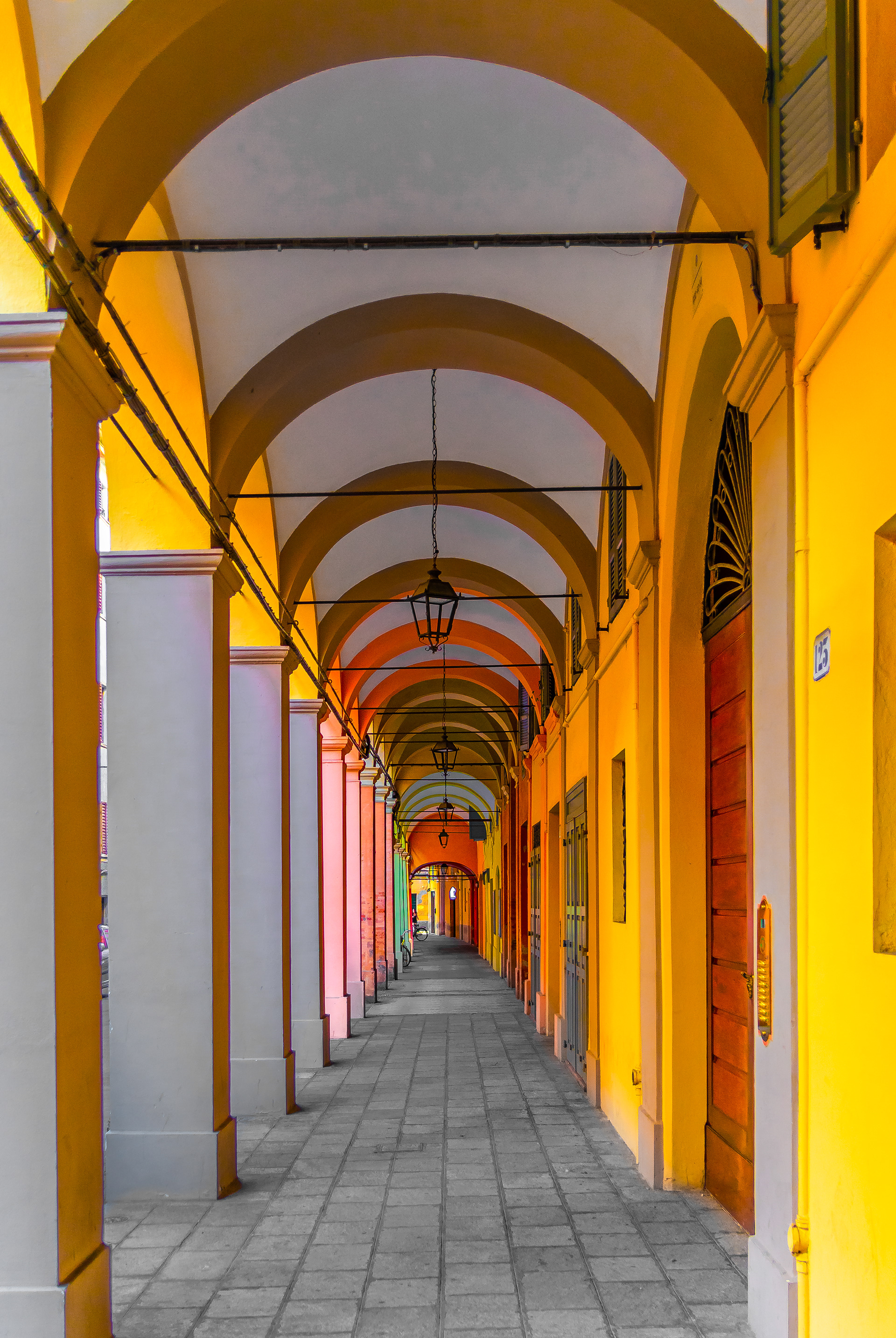 Cada calle de la ciudad es una colorida obra de arte