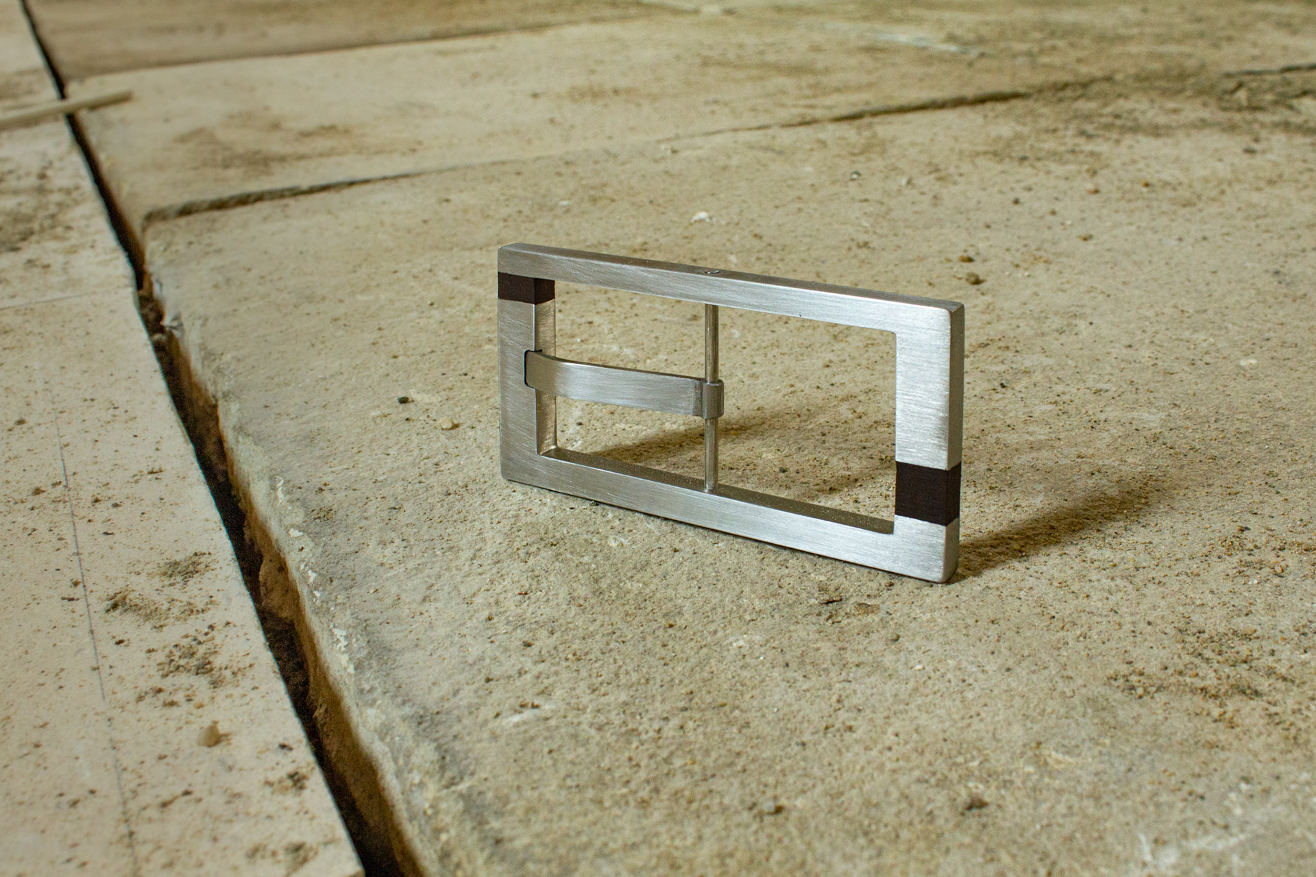Catarama belt buckle. Stainless steel, ebony-wood (Diospyros celebica).