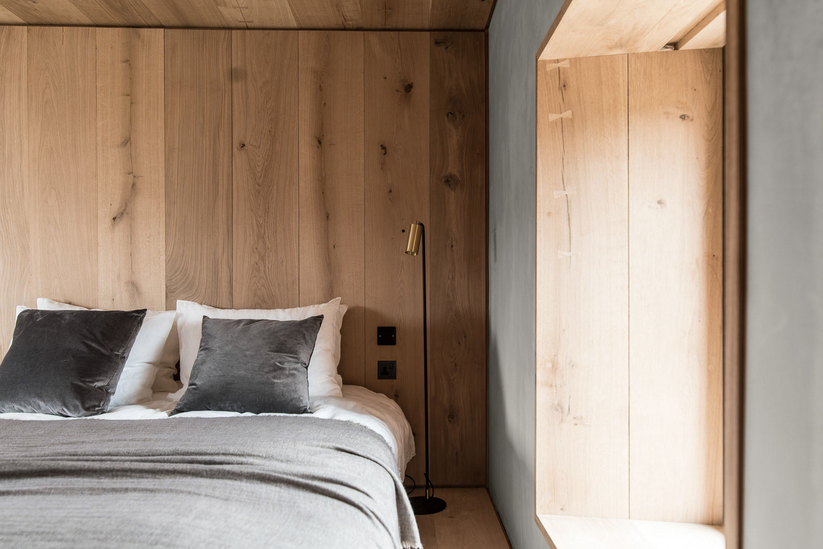 Bedroom details - Kyle House, Northern Scotland - photo Martin Kaufmann