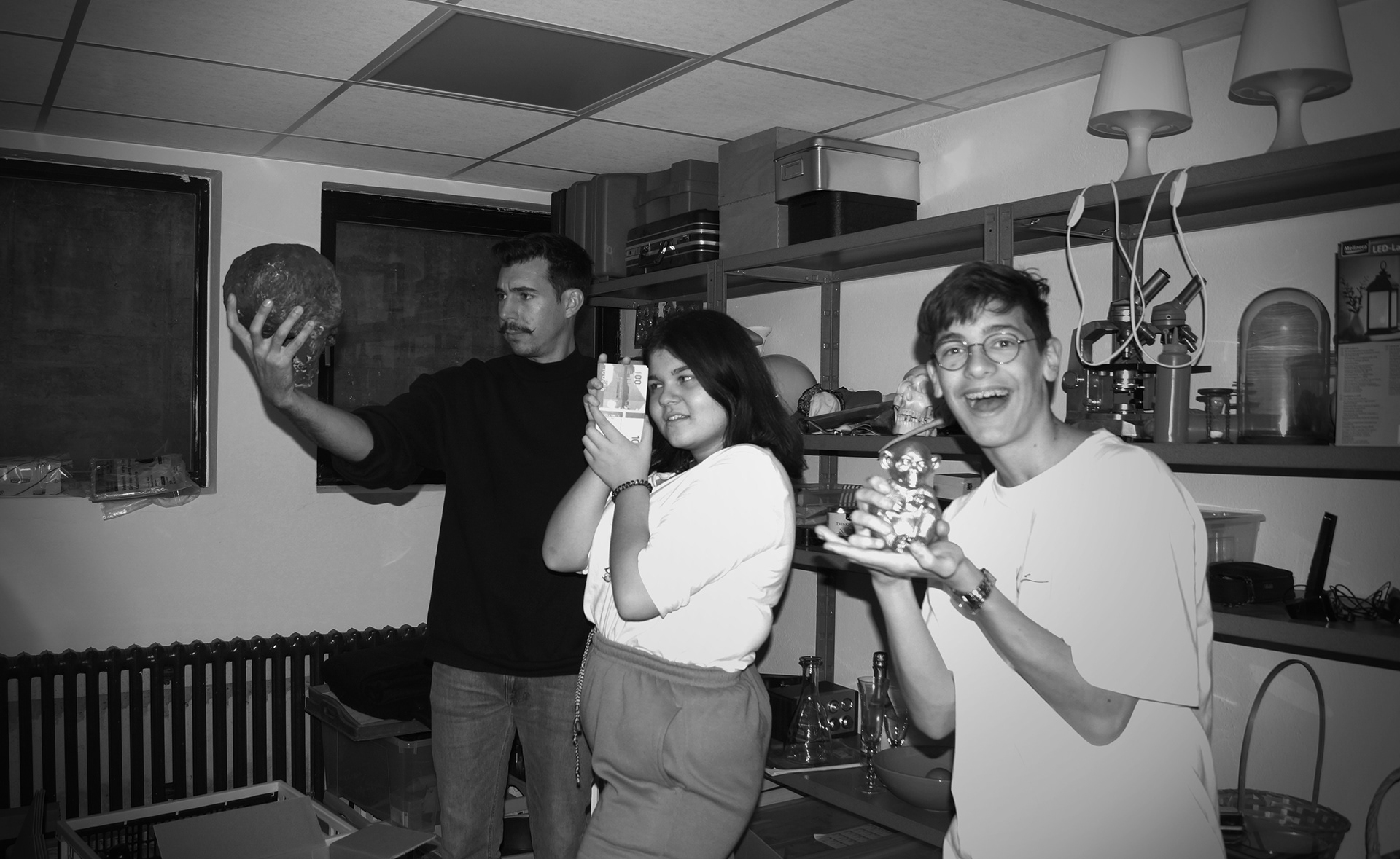 Regie (Nico Fellmer), Margeret (Filia Herden) und Sir Abel (Bernhard Robert Potberg)