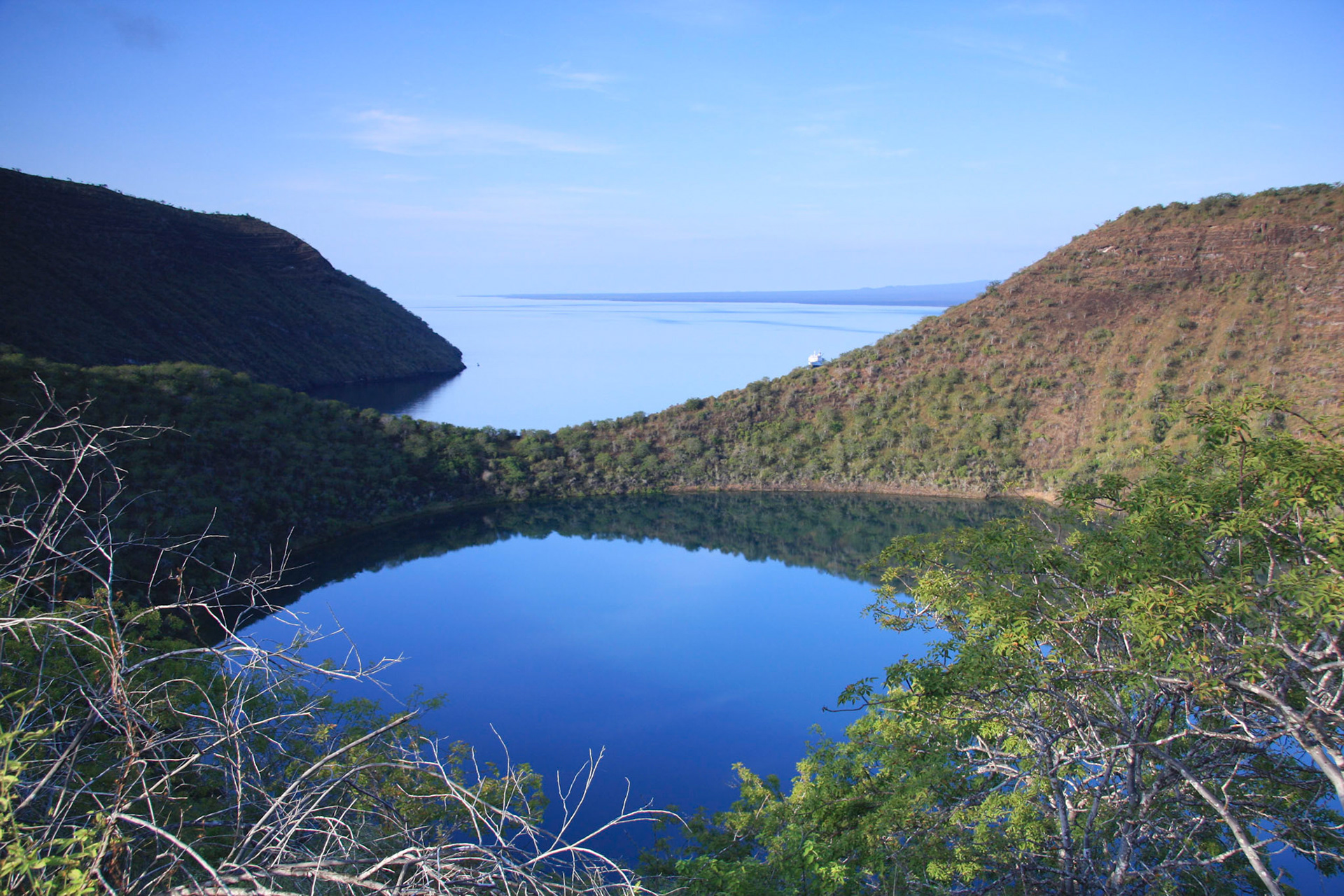 Darwin Lake, Isabela island