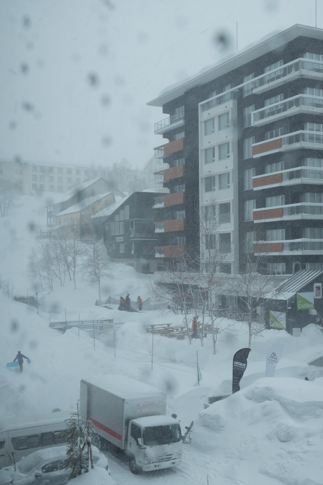 Niseko day 2: snowing and very windy!