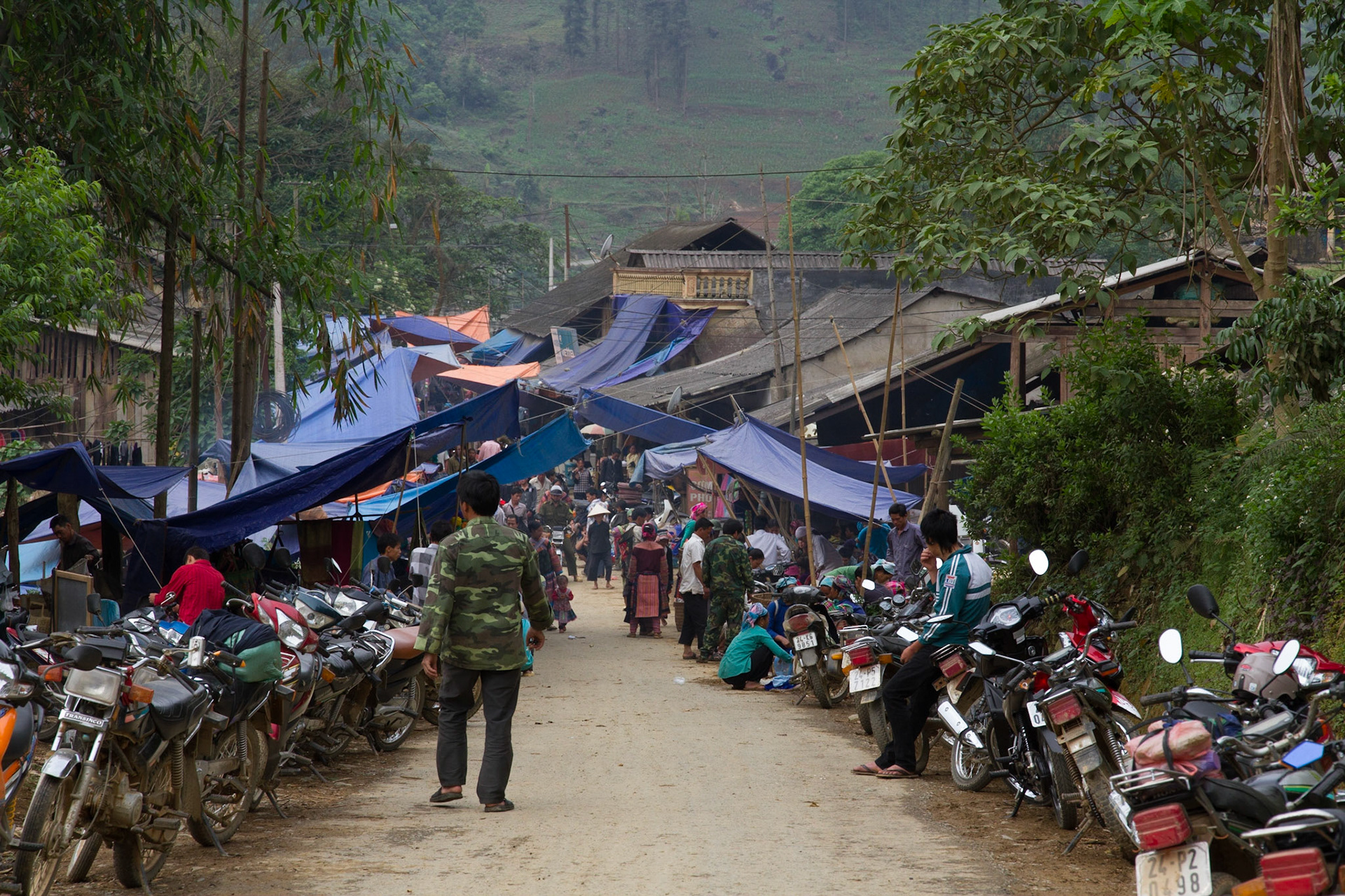 Lung Khau Nhin market
