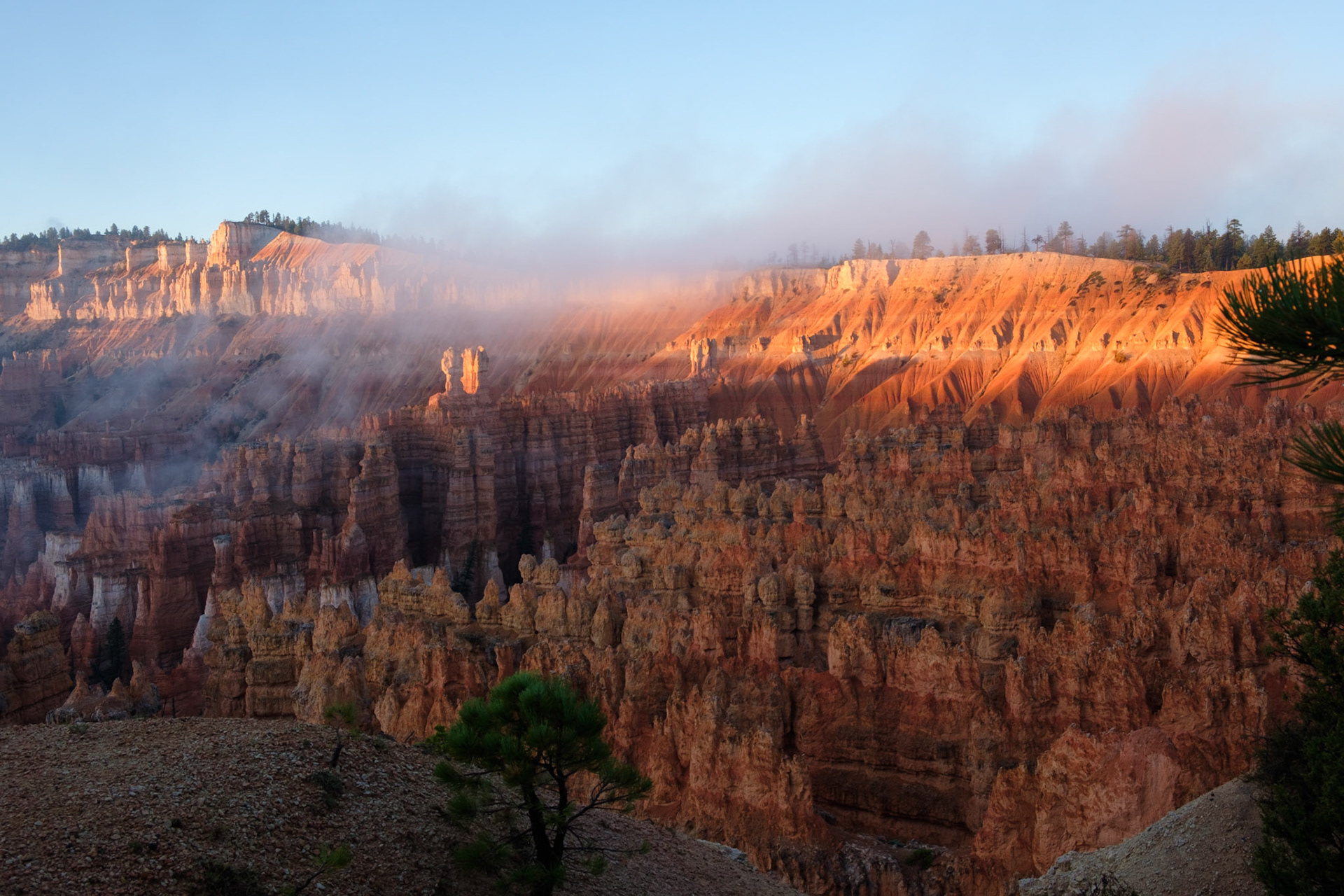 Sunrise on a cloudy morning at Sunset Point, Bryce Canyon