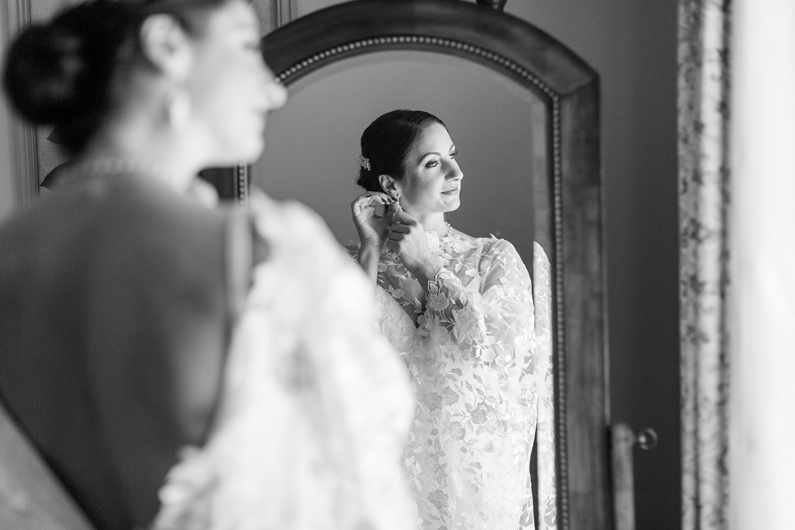 Photographer: @Annemientkaphoto Makeup: @Hillaryfayfreelancemua Venue: @Innatmanchester Bridal Gown: @everthinebridal Hair: @evie_upstyles Florist: @Nancybishopfloral Bridal Model: @Cryssorell