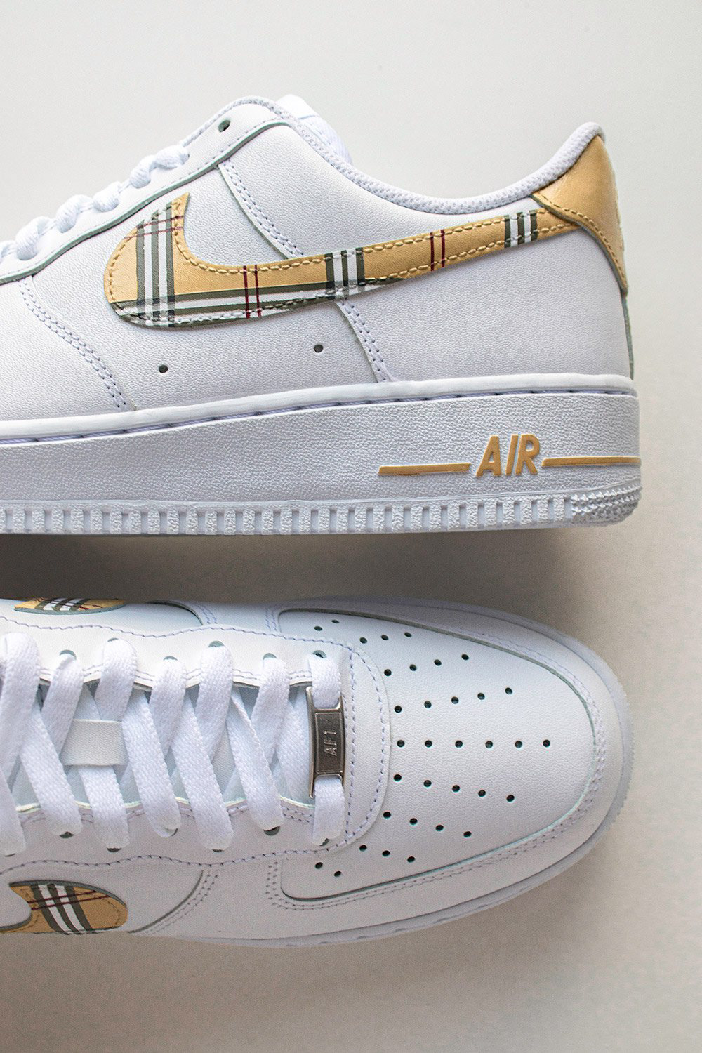 Swoosh Check Pattern - 240€