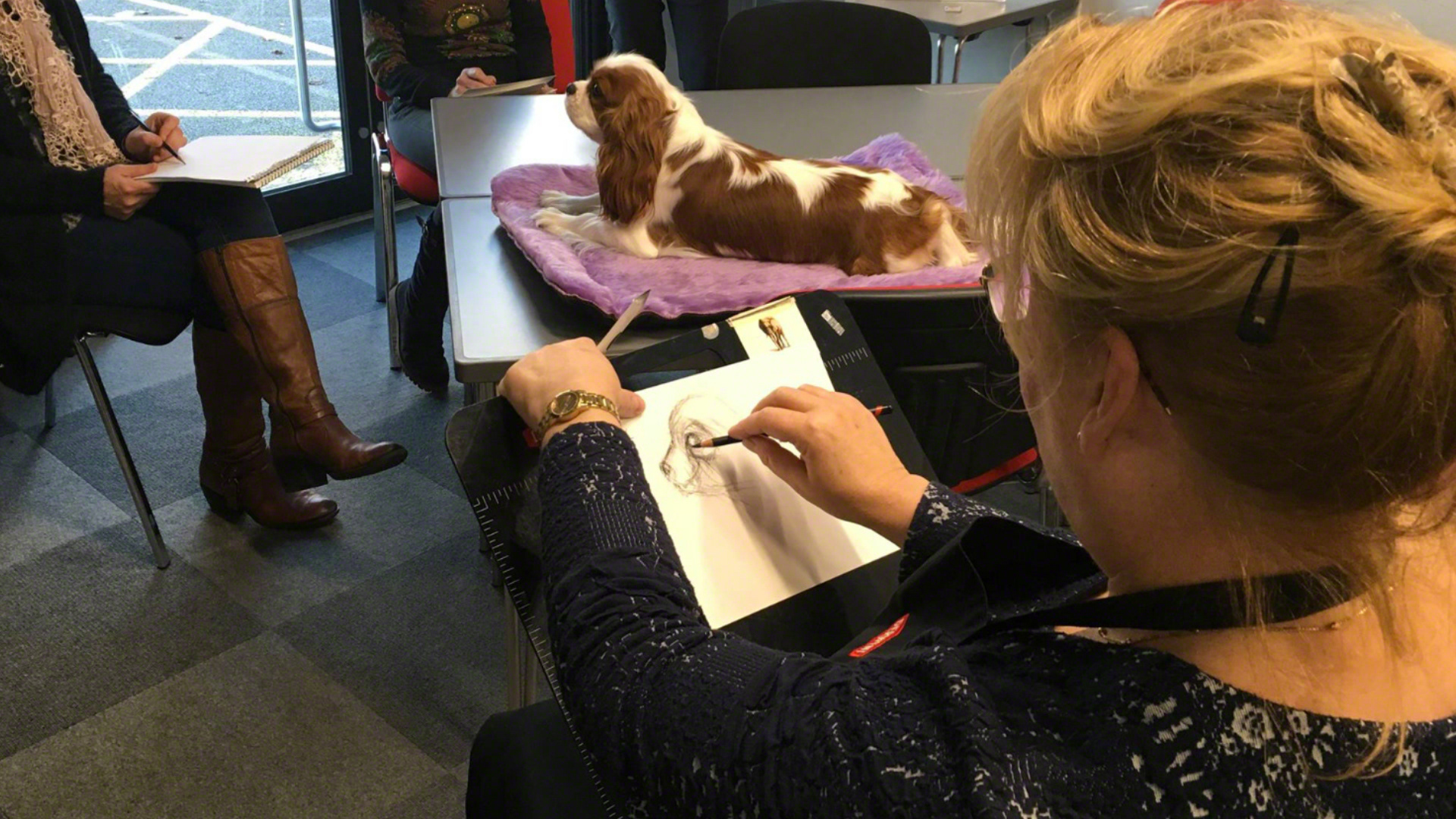 Photo of Anne Corless teaching animal art from life workshops at Derwent Pencil Museum in Keswick, Cumbria, UK. 2017