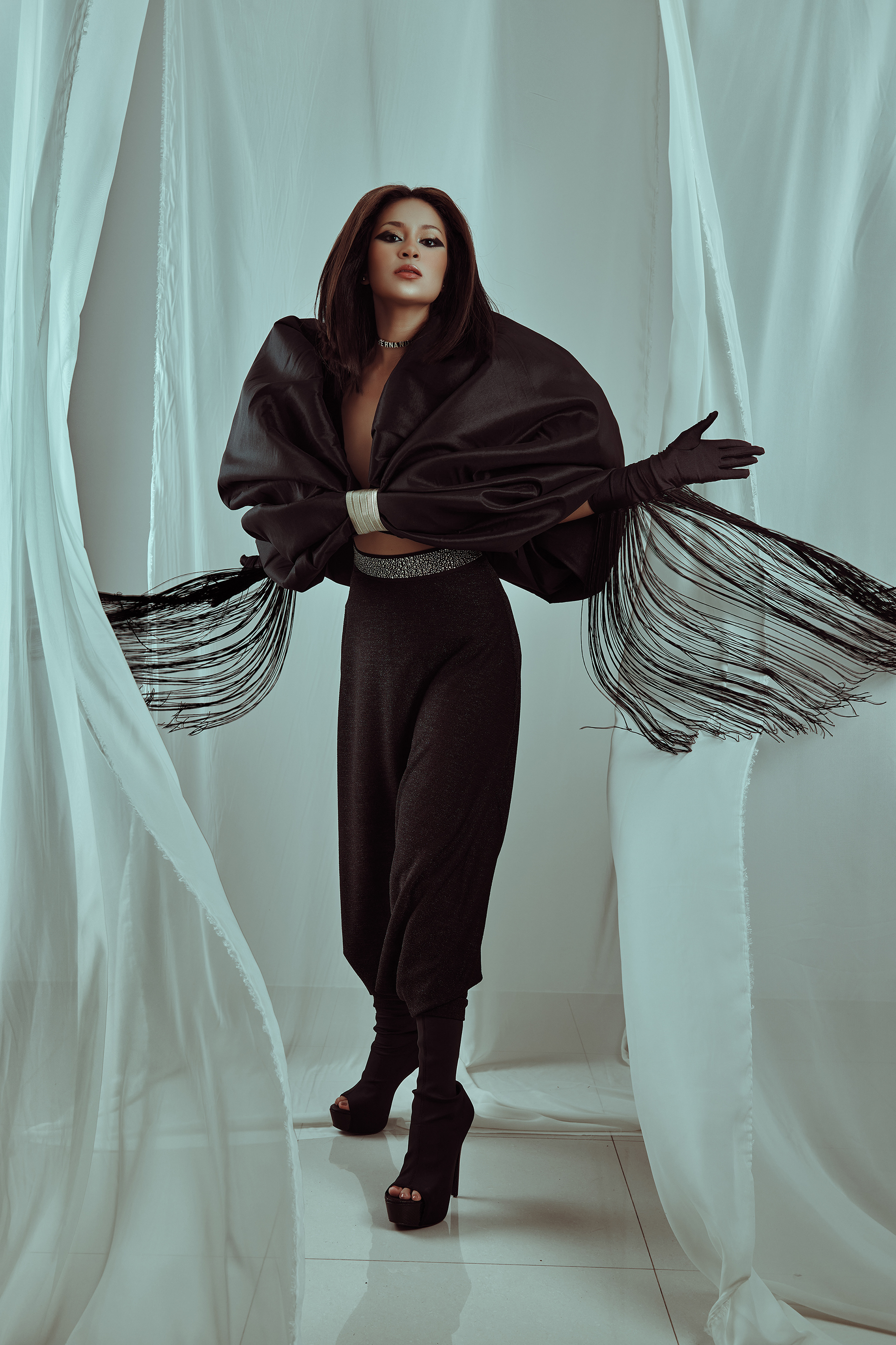 Foto: Alex Huerta  MUA: Domingo Dávila  Modelo: Zimrit Córdova  Diseño: Fernando Falcón