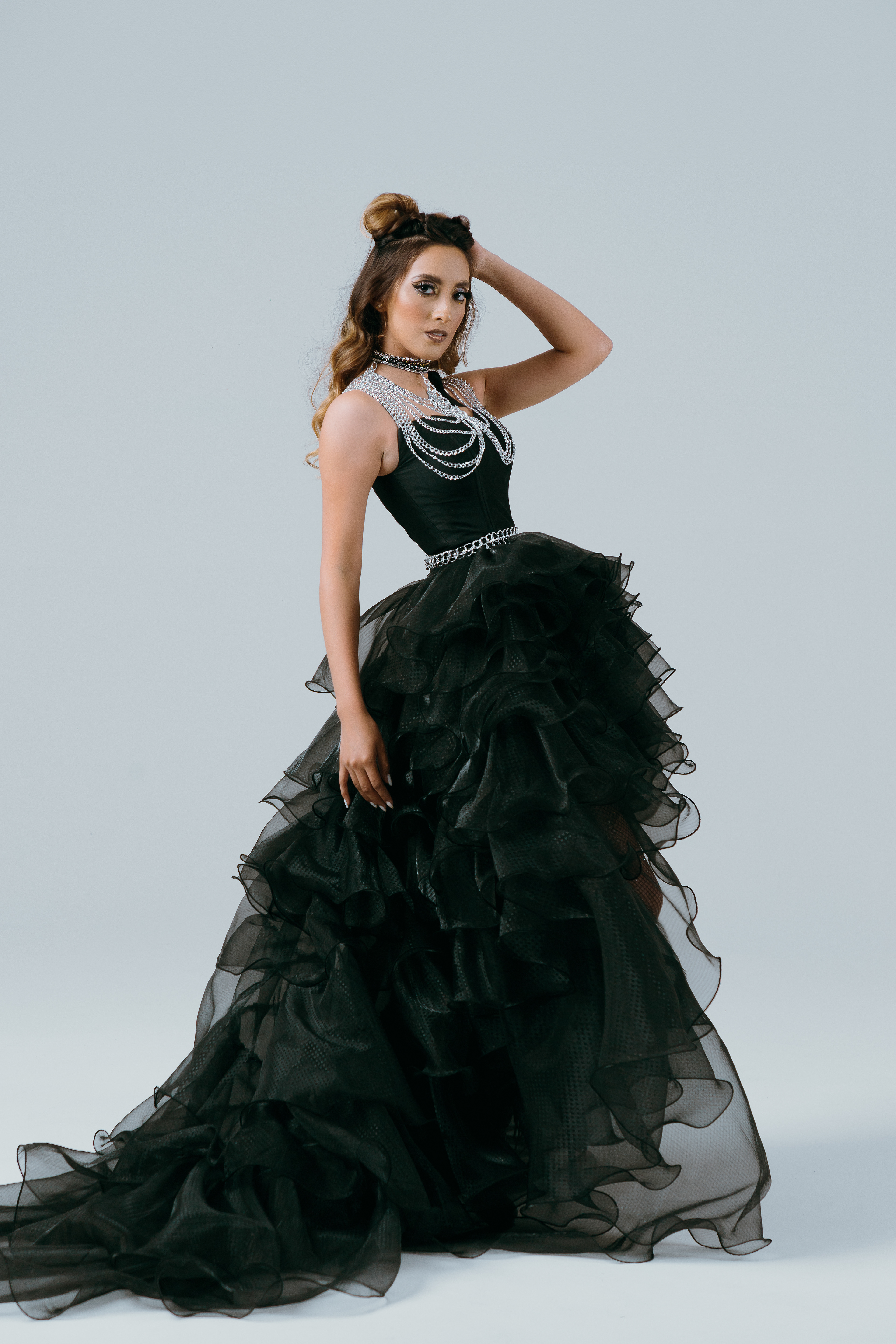 Foto: Miguel Cárdenas MUA: Gabriela Mota Modelo: Adela Yamili Diseño: Dalia López