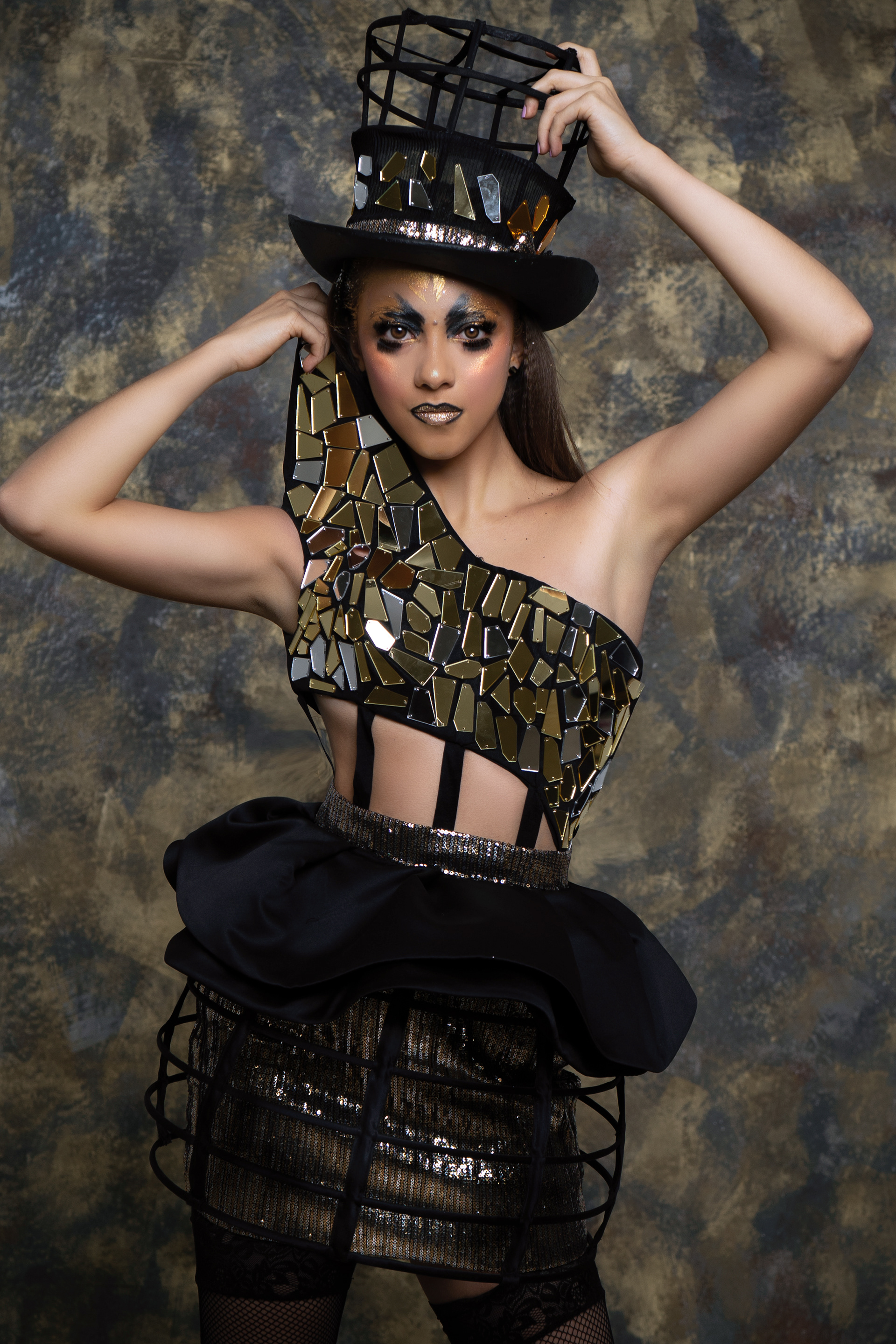 Foto: Lucia Pérez MUA: Lucia Pérez Modelo: Mariú Cabrera Diseño: Alex Alamilla