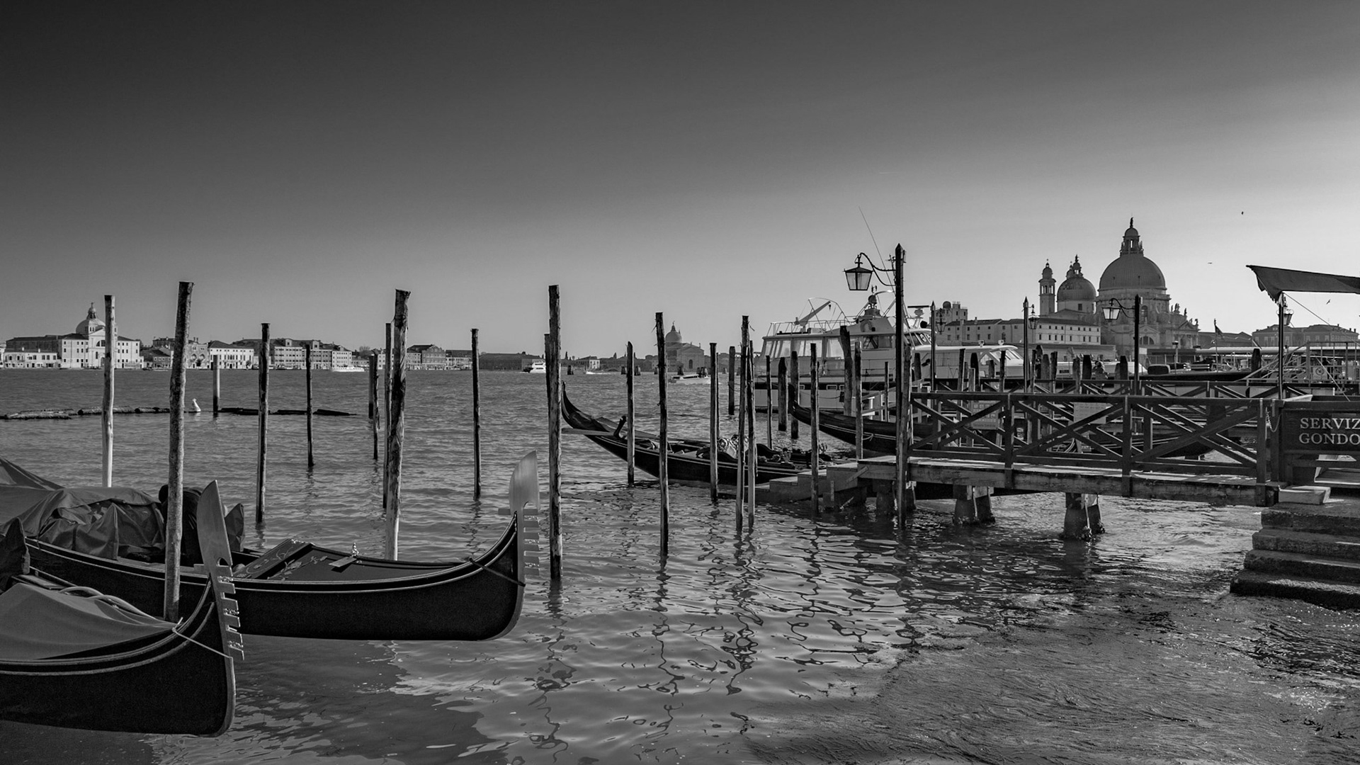 Traghetto Gondole Molo, Venice, Italy