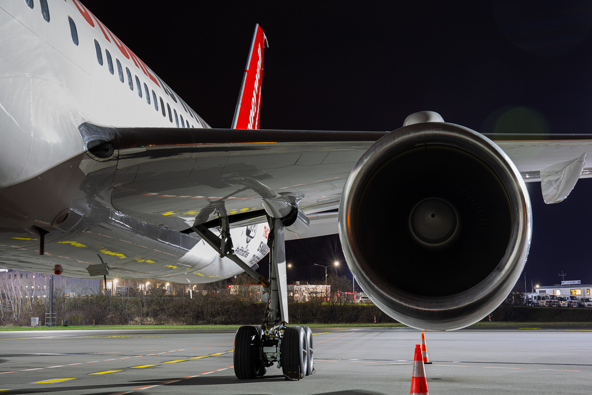 The powerful RB211 windmilling in a chilly breeze.