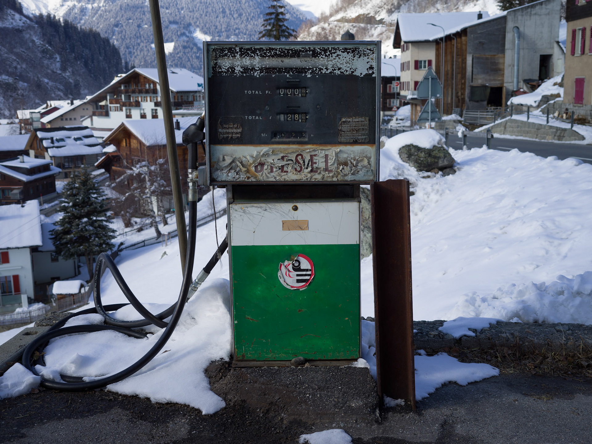 Curaglia last gas station before Ticino