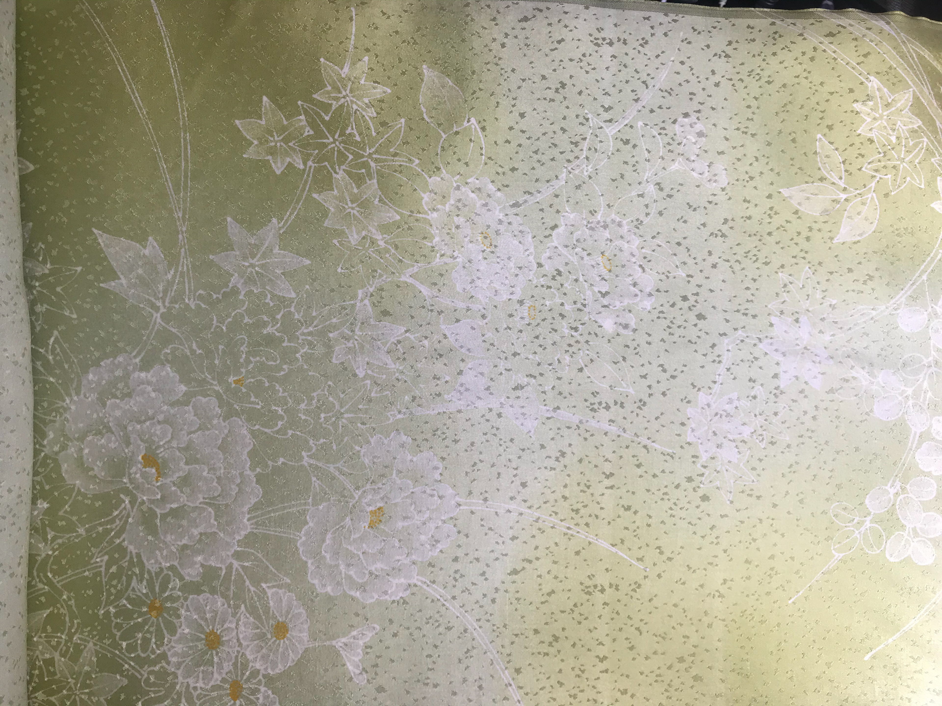 SB13 - Shiny & Smooth Silk Bolt, Repeating Pattern