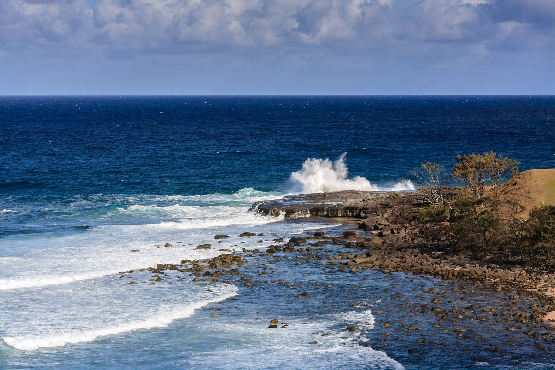 Breaking Waves - Angourie