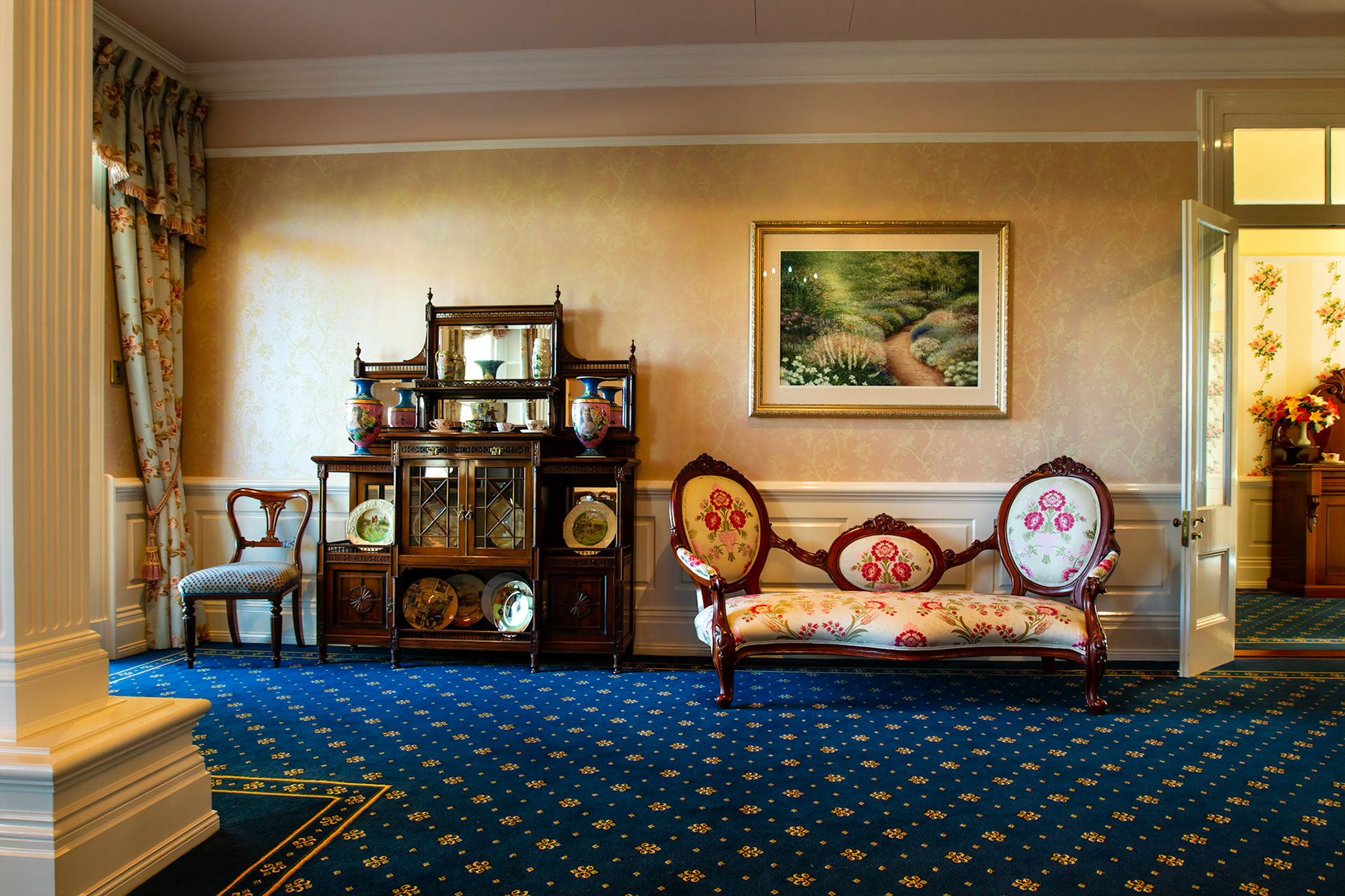 Antique Entrance Setting