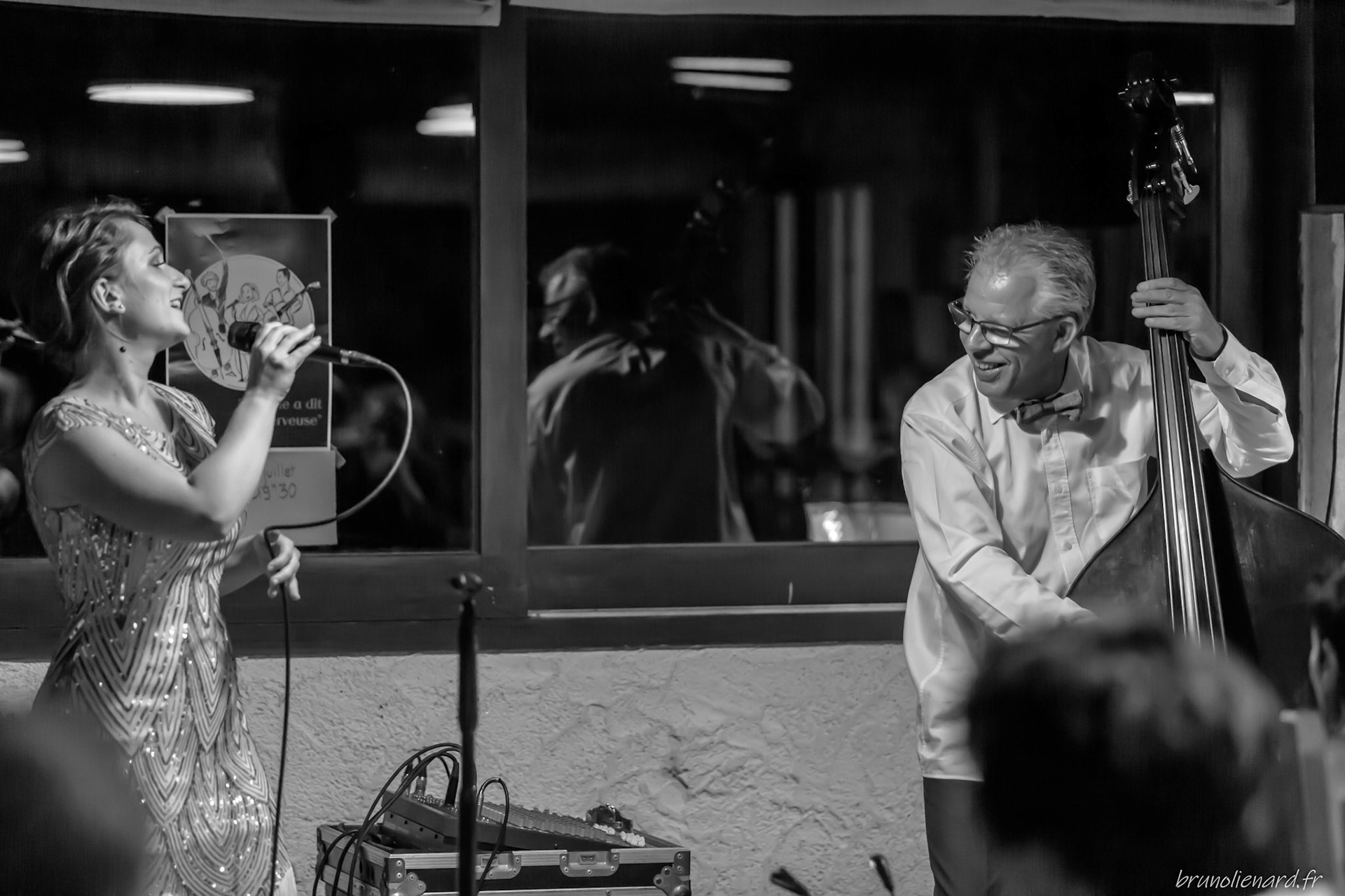 Concert de Comme a dit la serveuse à La Calèche