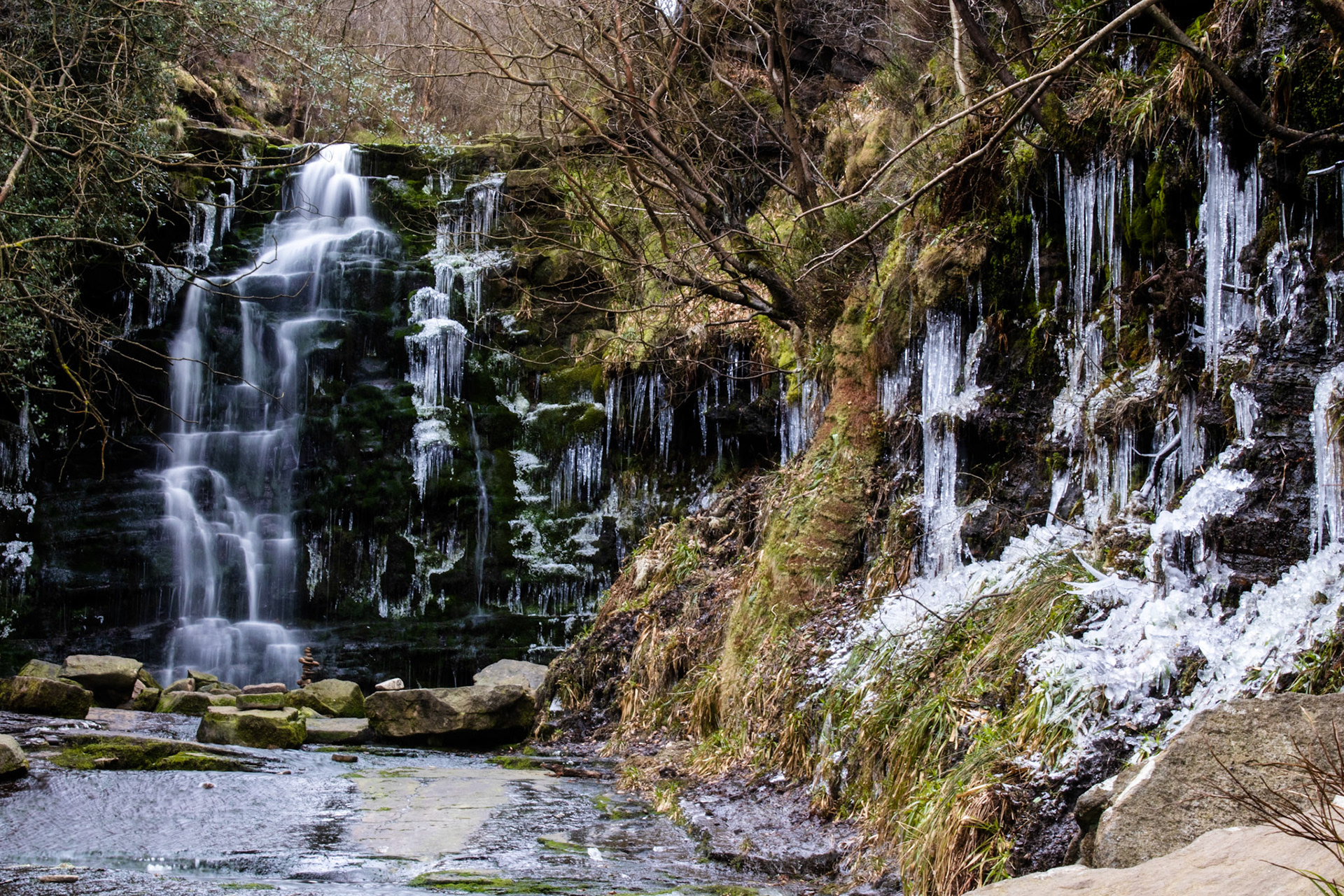 Middle Black Clough waterfall with icicles