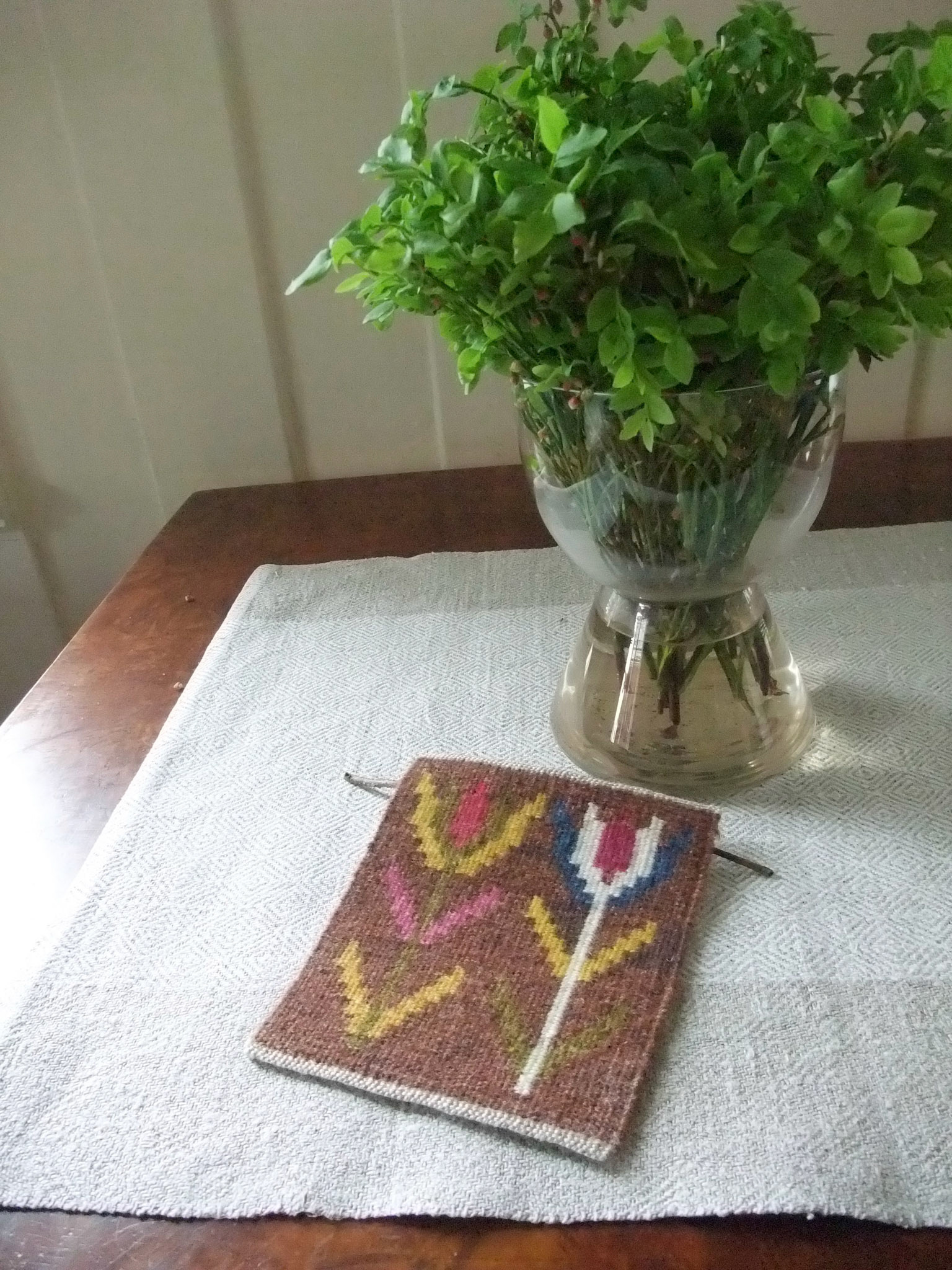 H.F Väv 2013 <Mini Tapestry “Tulpaner"> material: Wool / Linen size: 15×18cm © Hanako Fujino / H.F Väv