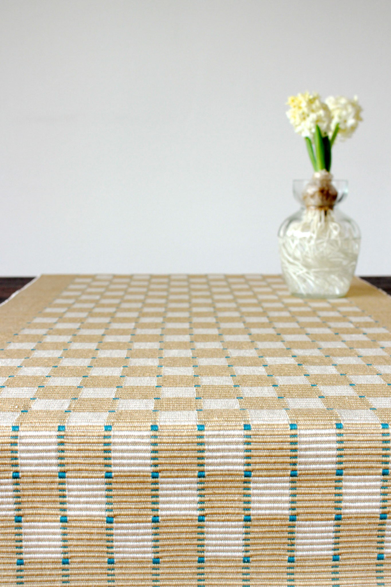 H.F Väv 2016 <Table mat> テーブルランナー material: Cotton size: 50 × 90 cm design, fabrication: Hanako Fujino / H.F Väv