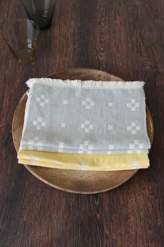 "blommor" H.F Väv 2016 <FIKA mat> ティーマット material: Cotton/ Linen size: 25 × 30 cm design, fabrication: Hanako Fujino / H.F Väv