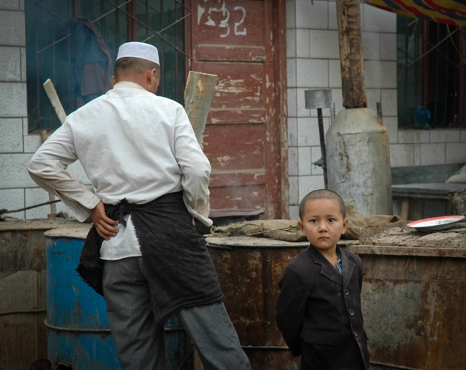 Stall outside Mal Bazaar (Kashgar, China)