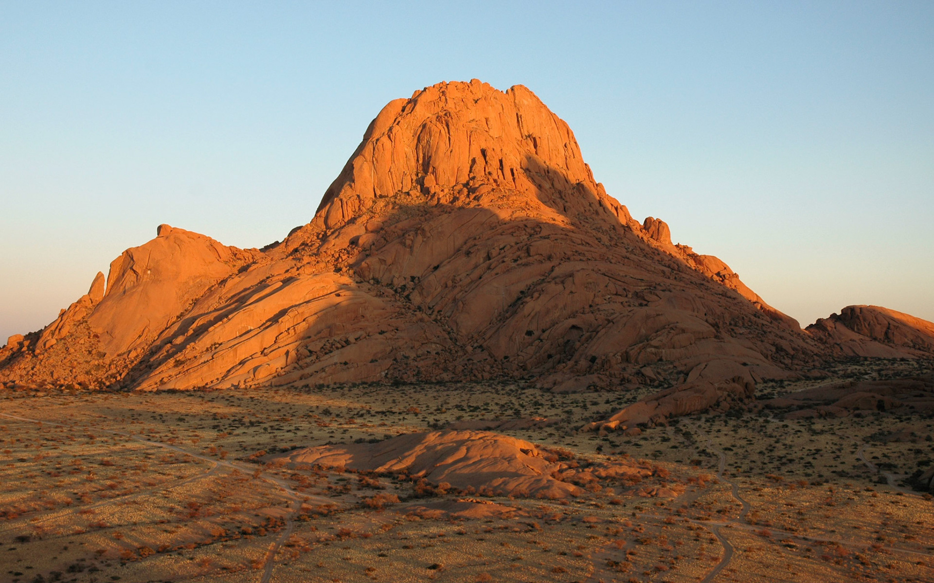 Spitzkoppe is the most famous peak in Namibia. Climbers from all over the world attempt its difficult walls but just the sight of it is enough to thrill me.