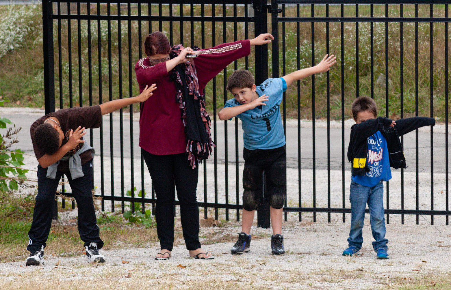 The Tooney family arrives and upon seeing me focus on them perform a "dub". Game day, Potosi, 10-01-2016.