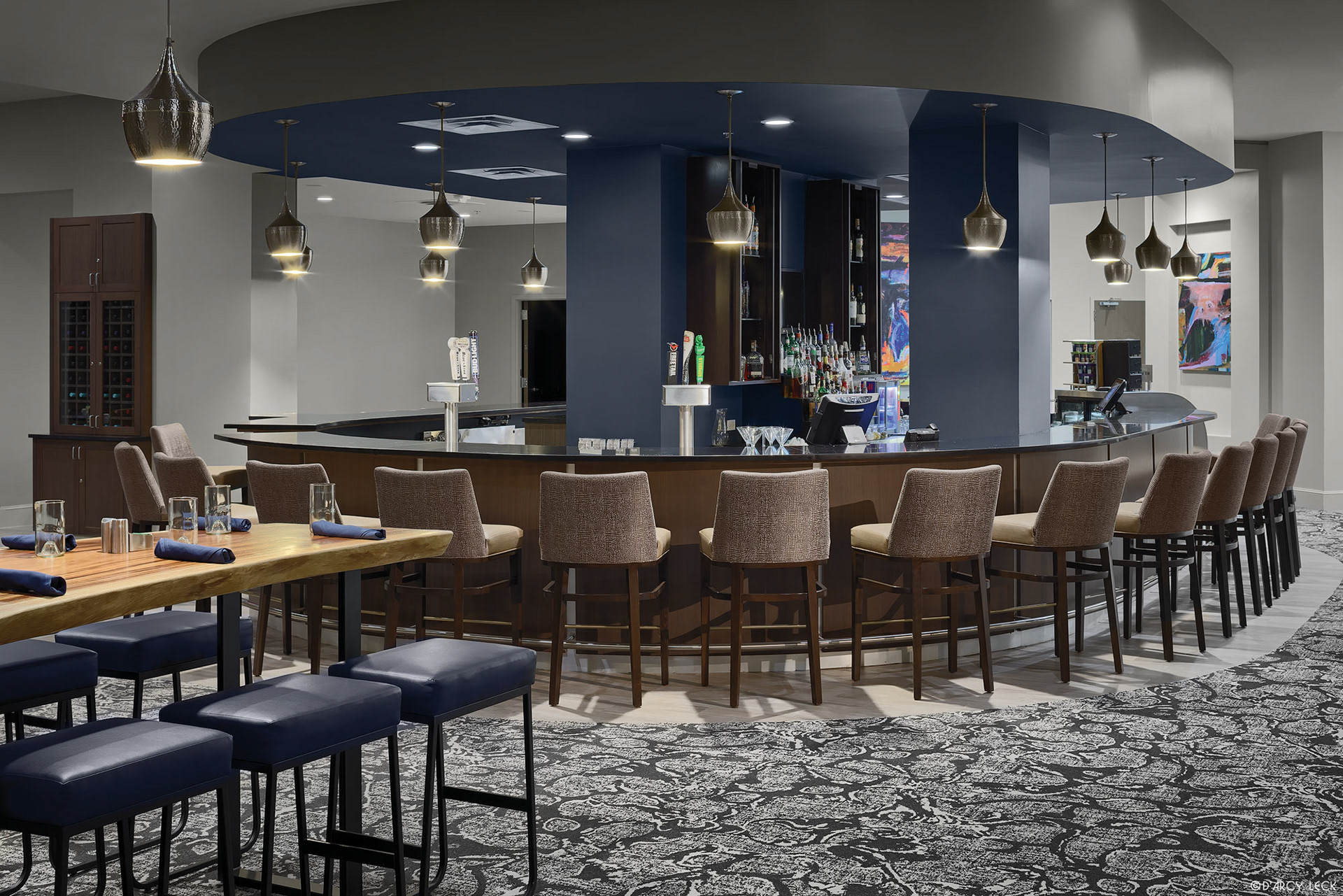 Hospitality photographer D'Arcy Leck captures image of the Hilton DoubleTree Hotel bar and loungeHotel Teatro bar