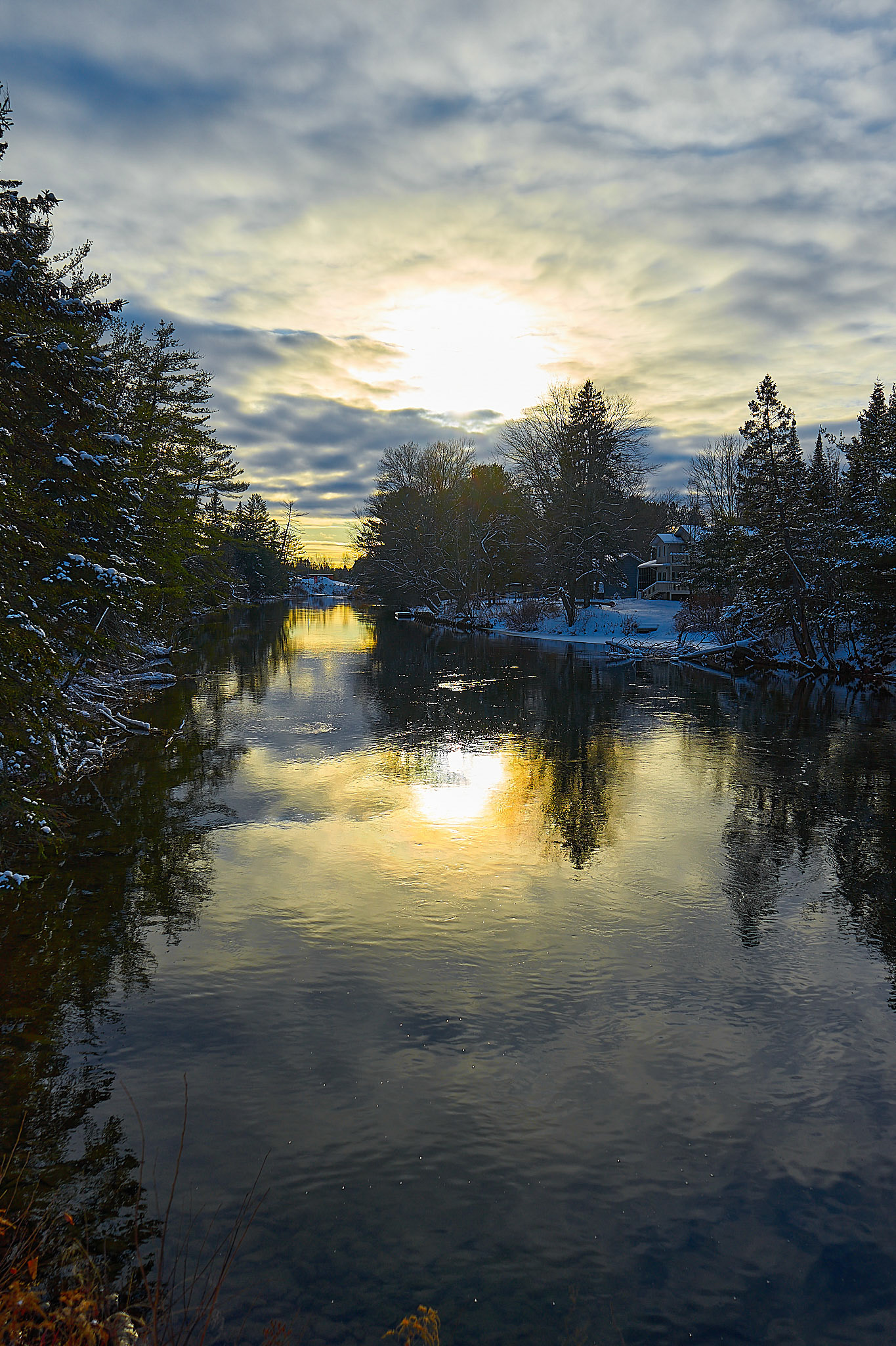 A snowy day on the Gull River