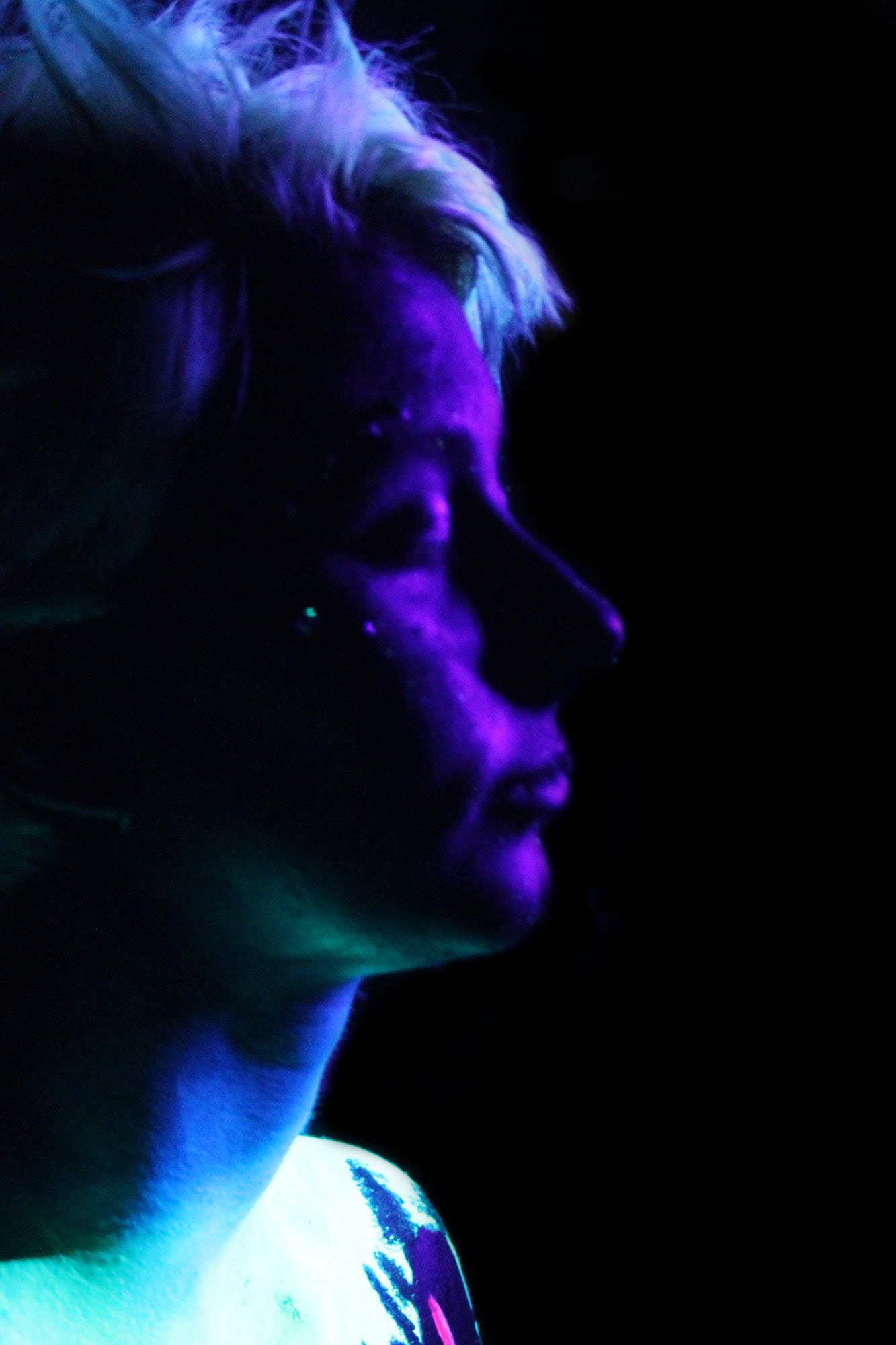 UV Bitterblossom Painting mit Modell Jess